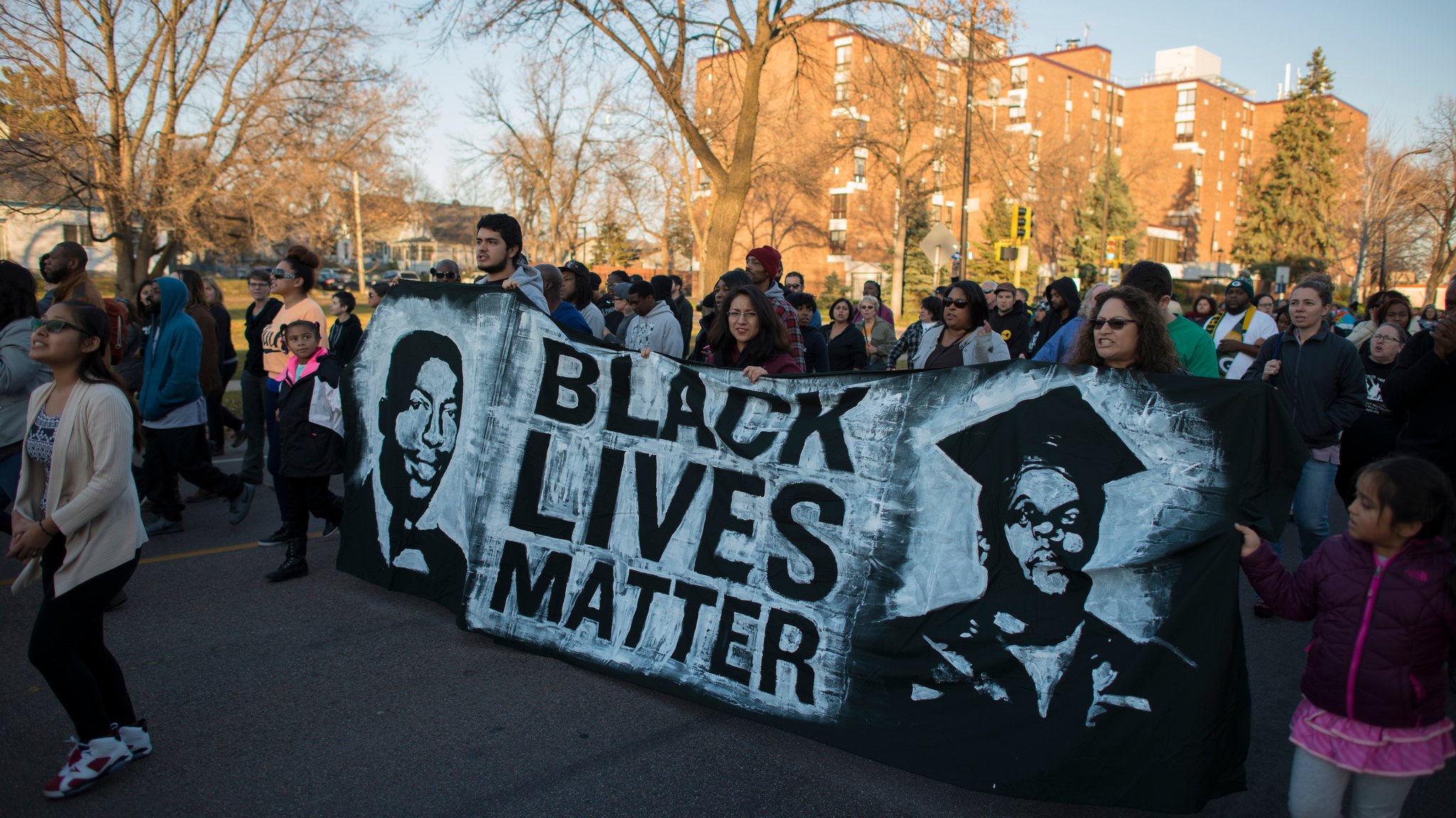 Protesters march in response to the death of Jamar Clark, who was shot by Minneapolis police in November 2015. (Fibonacci Blue / Flickr)