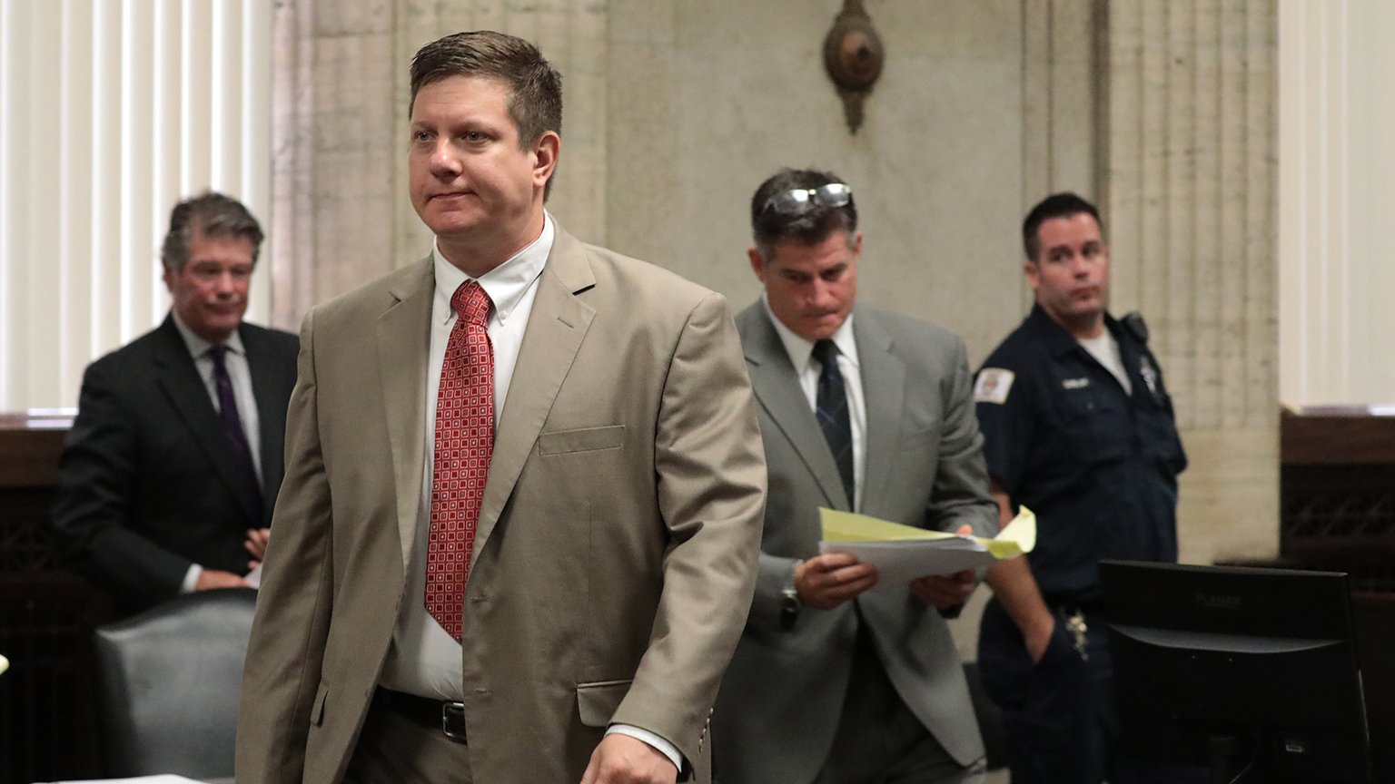 Chicago police Officer Jason Van Dyke walks over to the judge's bench at the start of the hearing on the shooting death of Laquan McDonald, at the Leighton Criminal Court Building Monday, Aug. 20, 2018. (Antonio Perez / Chicago Tribune / Pool)