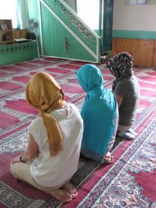 Lindsay and Caroline went through the motion of prayer at a mosque in Izmit, Turkey with one of their peers, Saira, who is Muslim/Latifah Al-Hazza