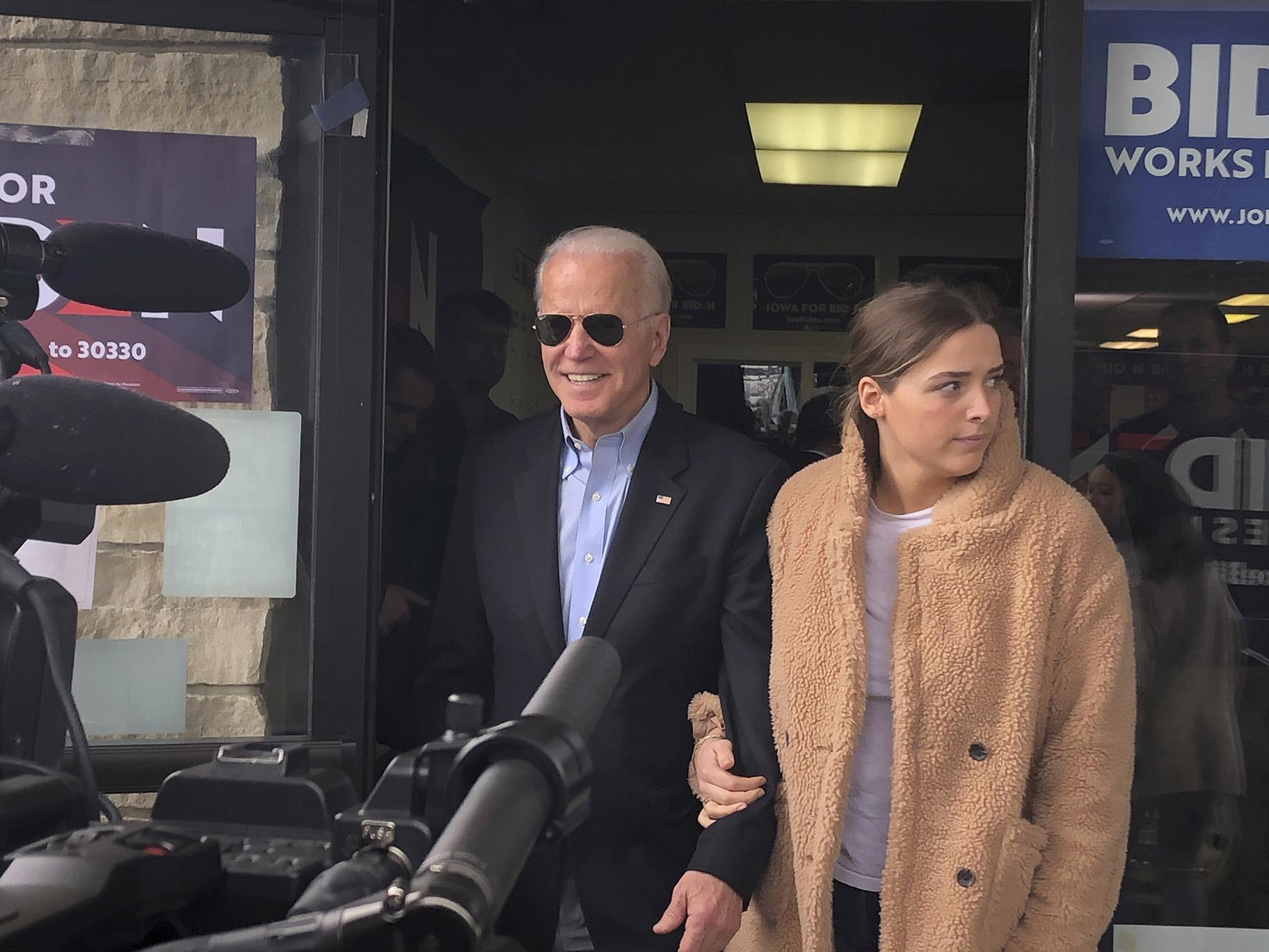 Democratic presidential candidate former Vice President Joe Biden walks out of his campaign field office, Monday, Feb. 3, 2020, in south Des Moines, Iowa, with his granddaughter Finnegan Biden. (AP Photo / Bill Barrow)
