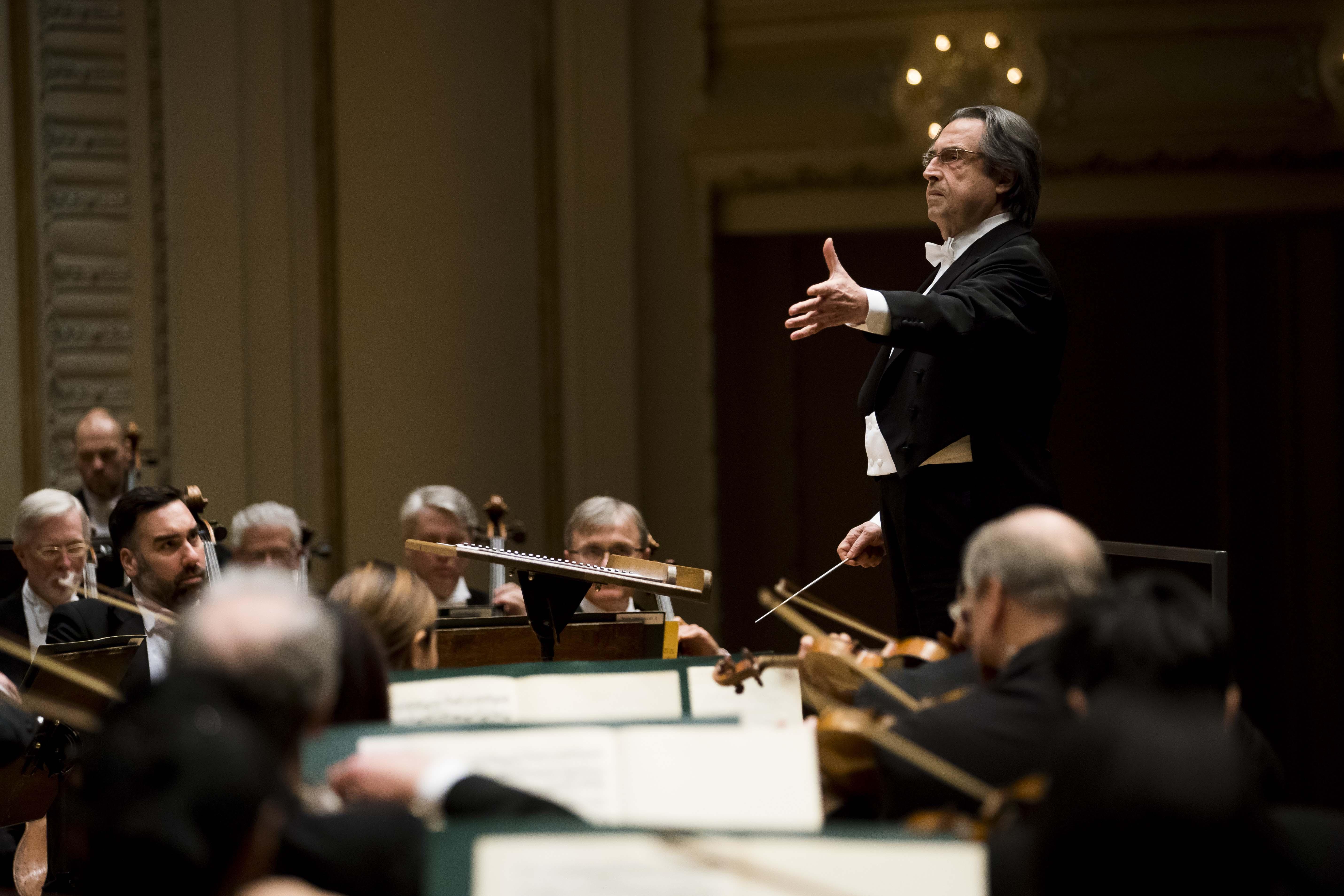 Music director Riccardo Muti leads the CSO in Weber’s Overture to “Oberon.” (Credit: Todd Rosenberg)