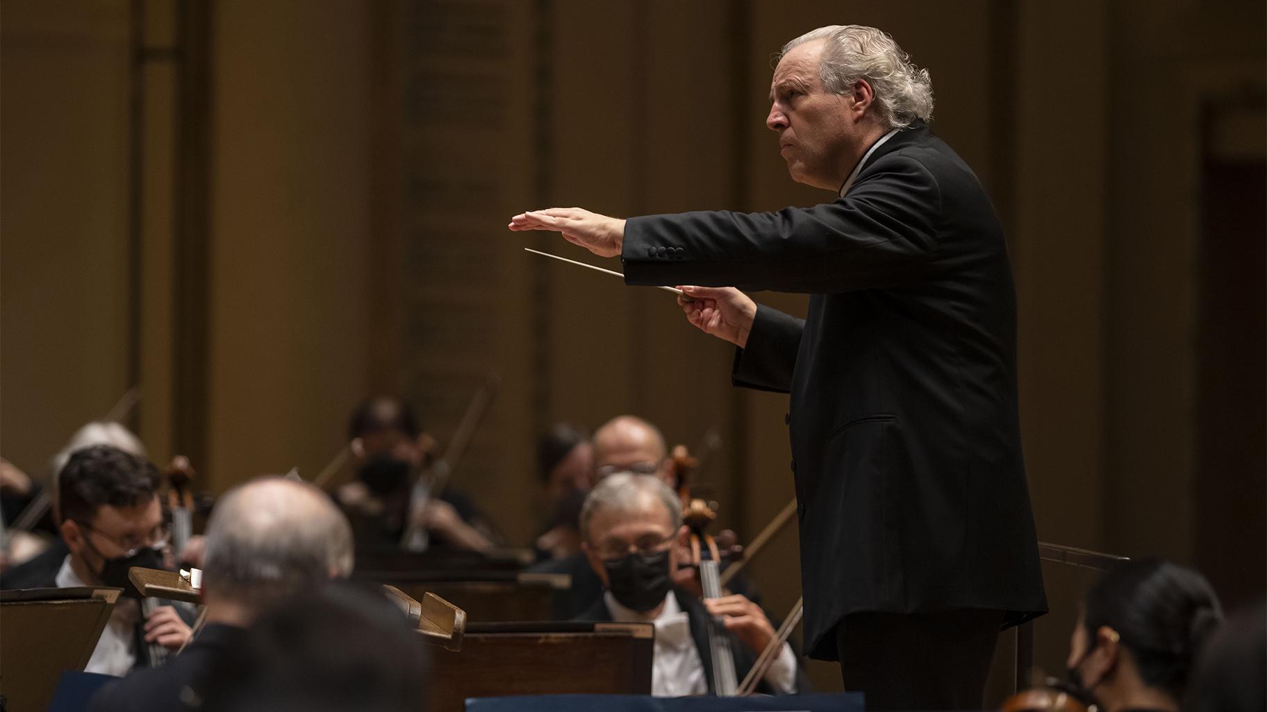 Guest conductor Manfred Honeck leads the Chicago Symphony Orchestra in Schubert’s Symphony No. 8 , Oct. 28, 2021. (Todd Rosenberg Photography)