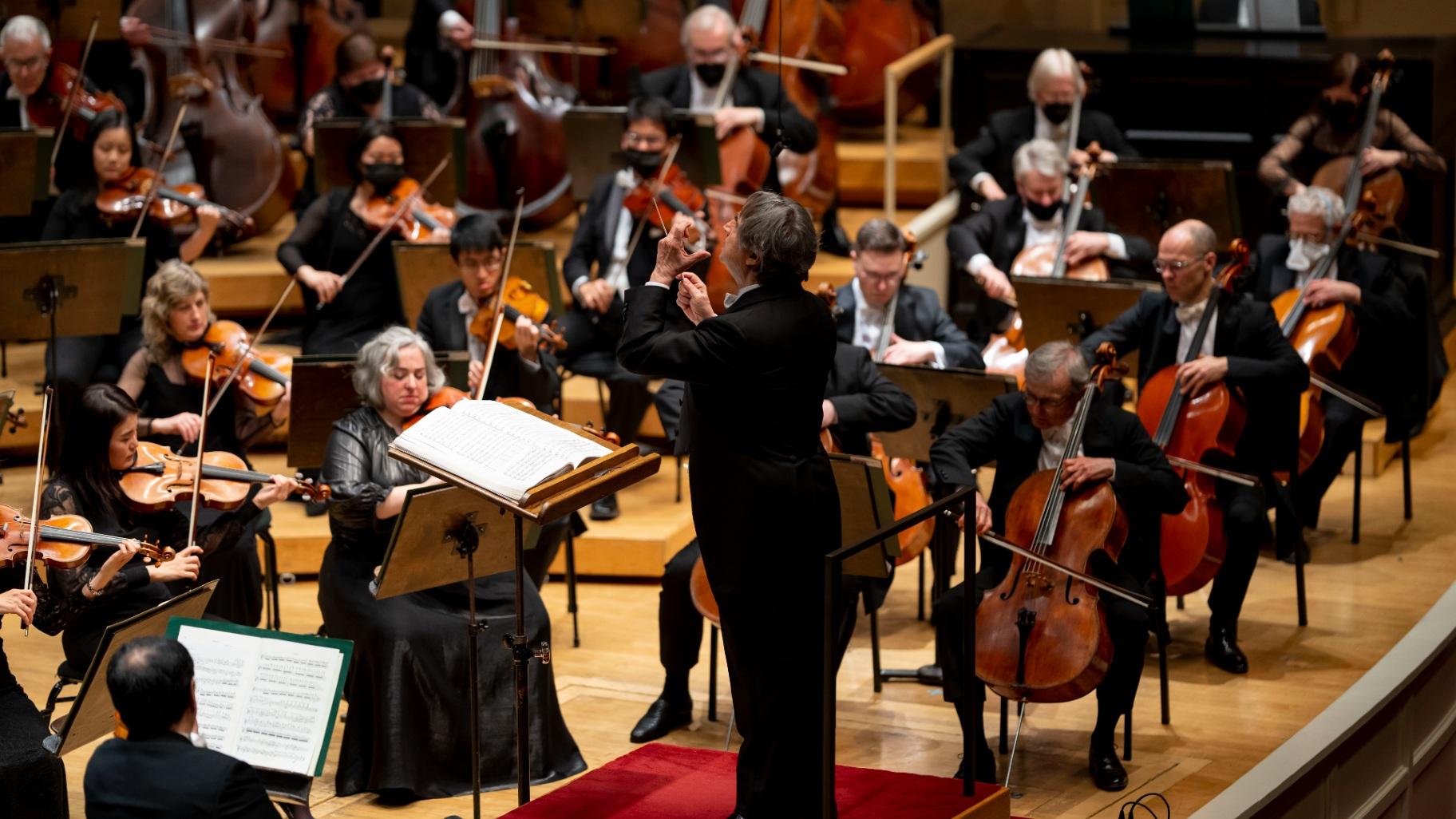 Music director Riccardo Muti leads the orchestra in a performance of Tchaikovsky’s “Manfred Symphony.” (Todd Rosenberg)