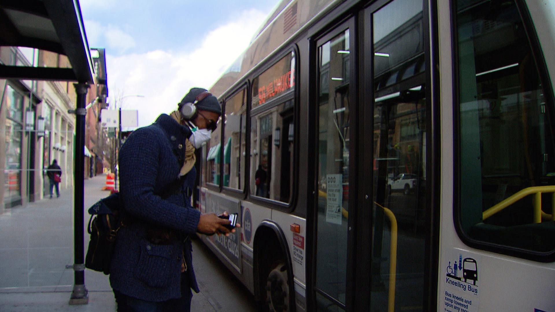 A passenger wearing a face mask boards a CTA bus in Chicago. (WTTW News)