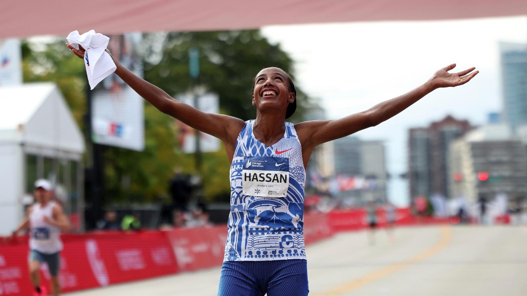 Sifan Hassan celebrates her Chicago Marathon course record victory in Chicago's Grant Park on Sunday, Oct. 8, 2023. (Eileen T. Meslar /Chicago Tribune via AP)