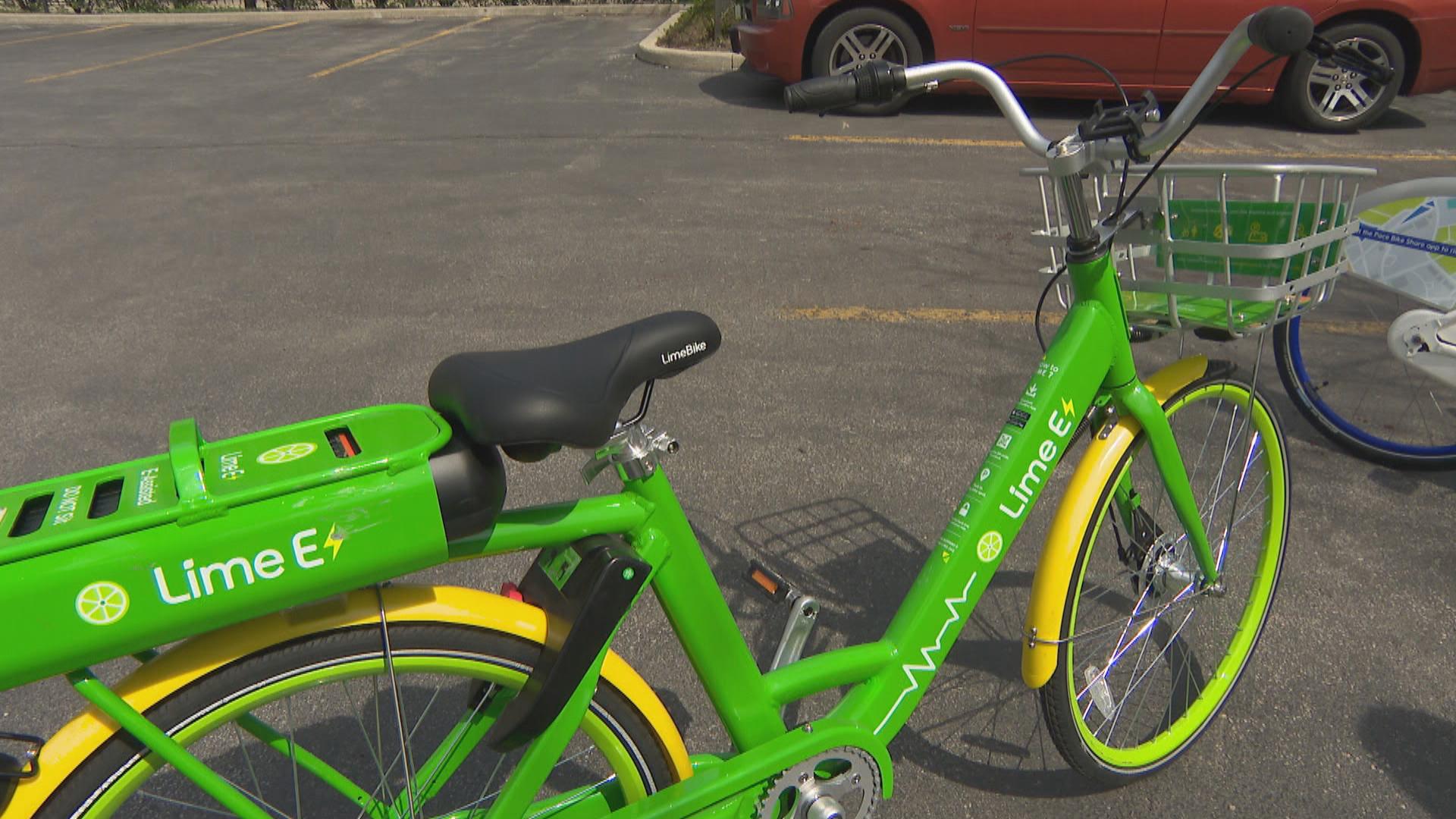 Each vendor participating in Chicago’s Dockless Bike Share Pilot Project offers its own look. Some of the bikes, like this lime green model, are electric. (Chicago Tonight)