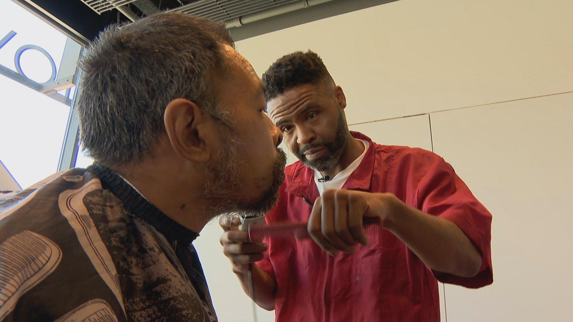Samuel Brown gives a man a haircut. (WTTW News)