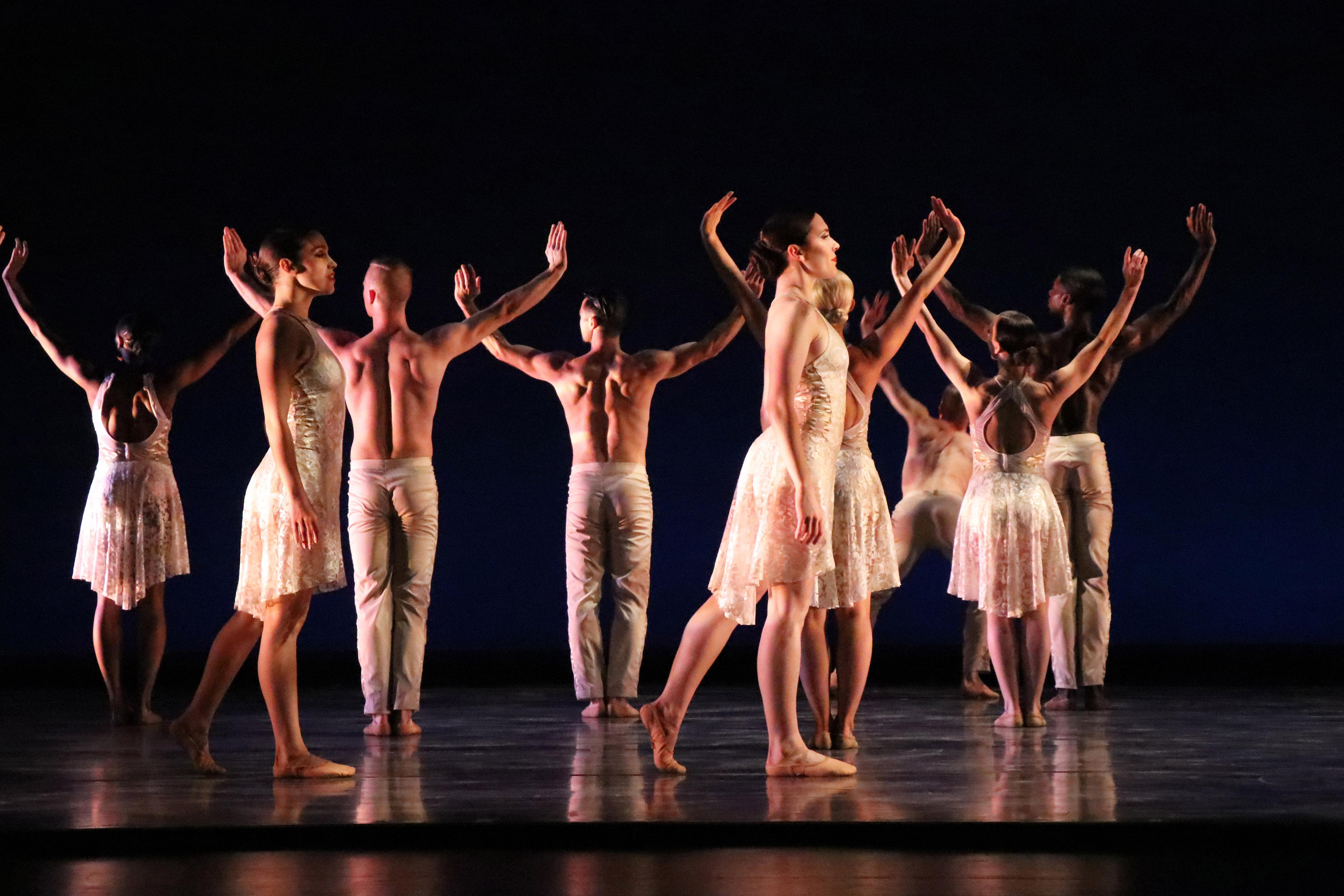 Giordano Dance Chicago in the world premiere of Davis Robertson’s “Hiding Vera” (2018). (Photo by Reveuse Photography)