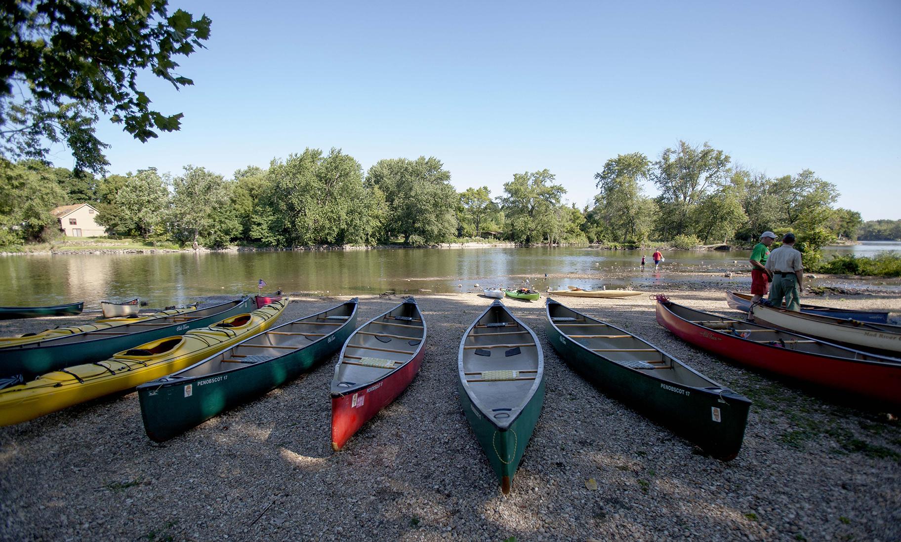 Canoes next to the Fox River (COD Newsroom / Flickr) 