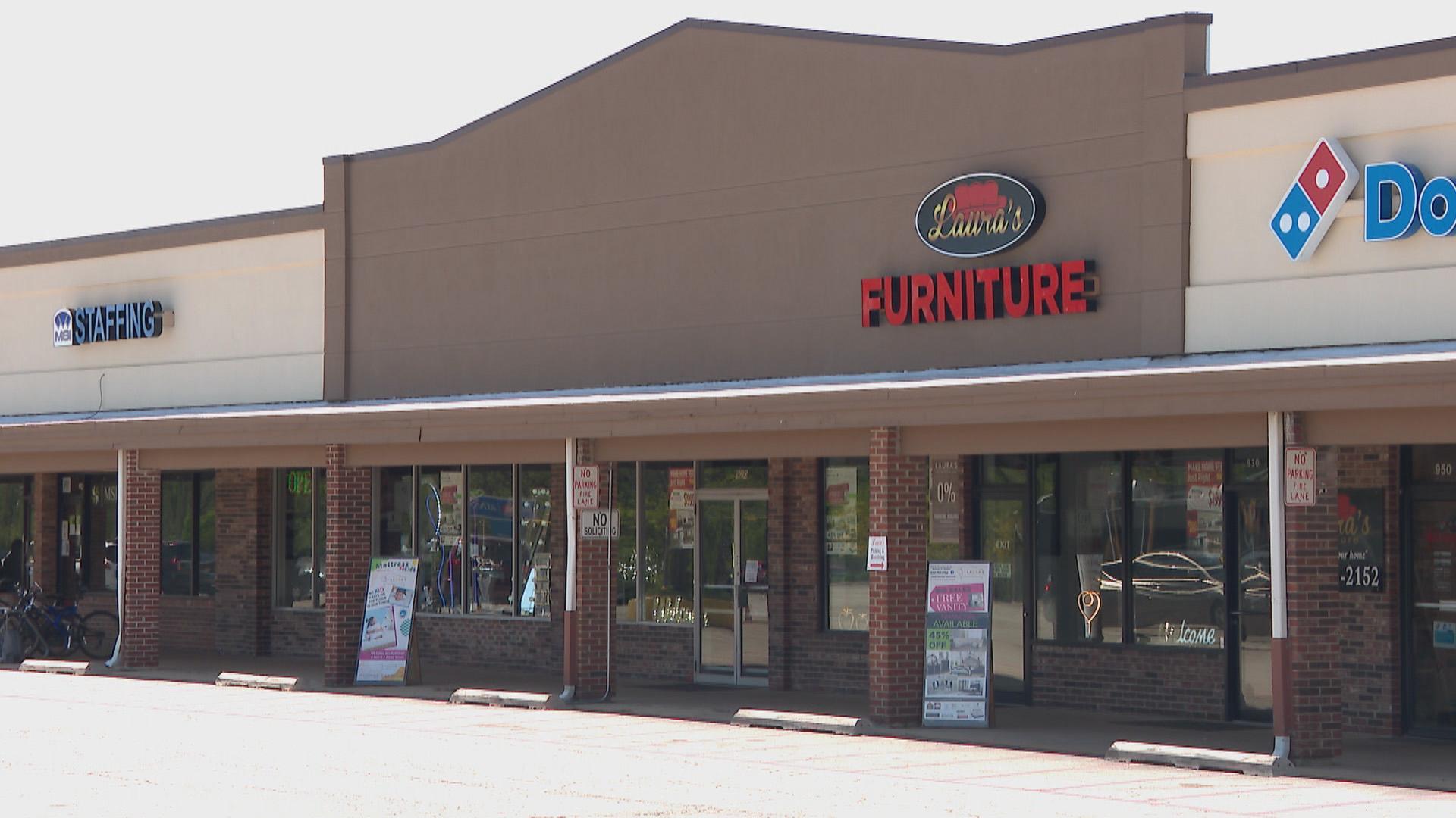 The Aurora City Council approved a $ 10,000 grant last week to Laura’s Furniture, owned by the girlfriend of Mayor Richard Irvin. (WTTW News)