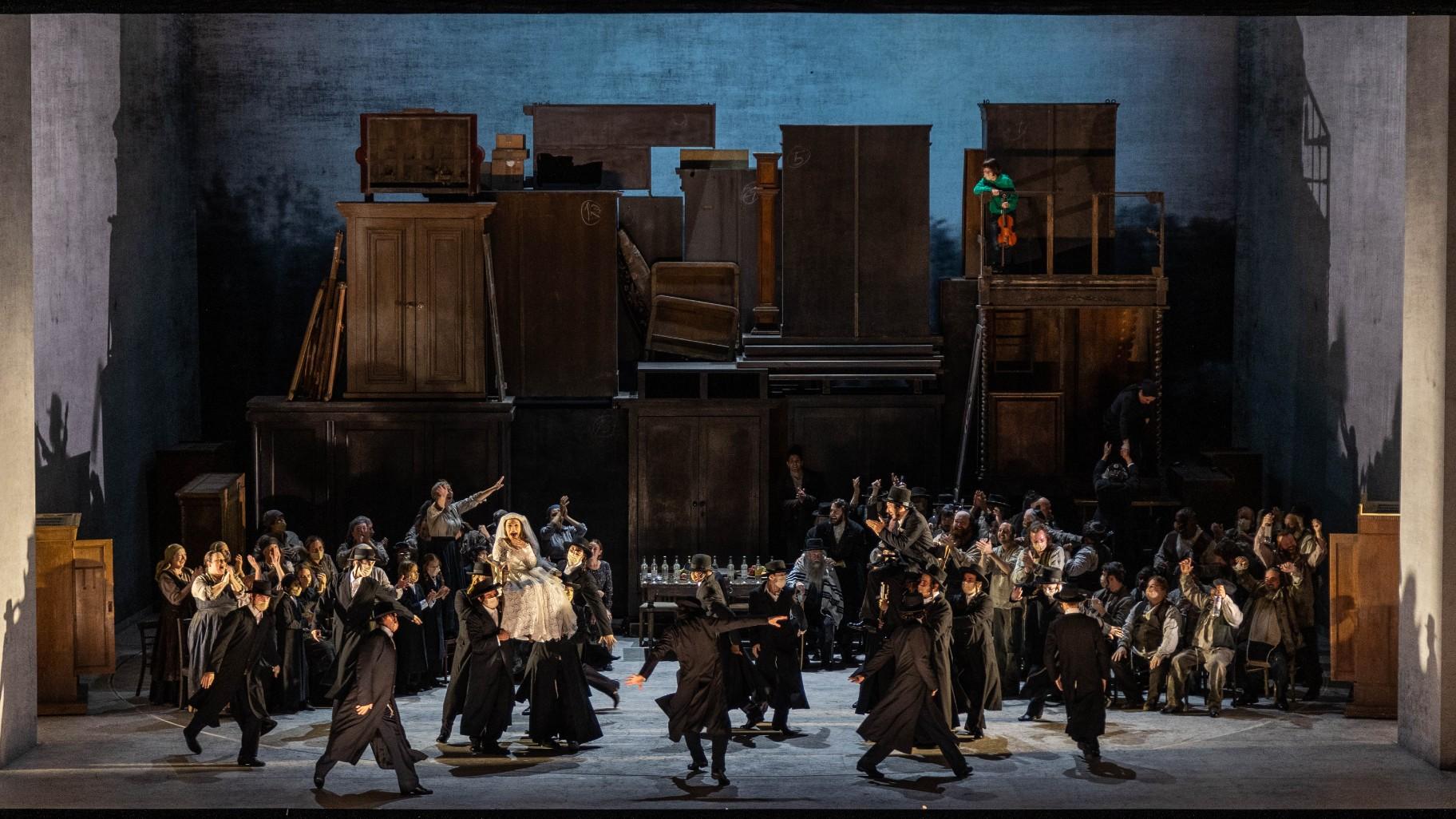 The company performs in Barrie Kosky’s production of “Fiddler on the Roof” at the Lyric Opera House. (Credit: Todd Rosenberg)