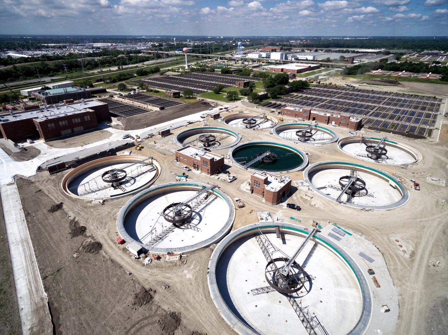 MWRD says that new primary settling tanks at its Stickney Water Reclamation Plant are lowering its carbon footprint by trapping methane emissions and generating energy that can be returned to the plant. (Courtesy Metropolitan Water Reclamation District of Greater Chicago) 