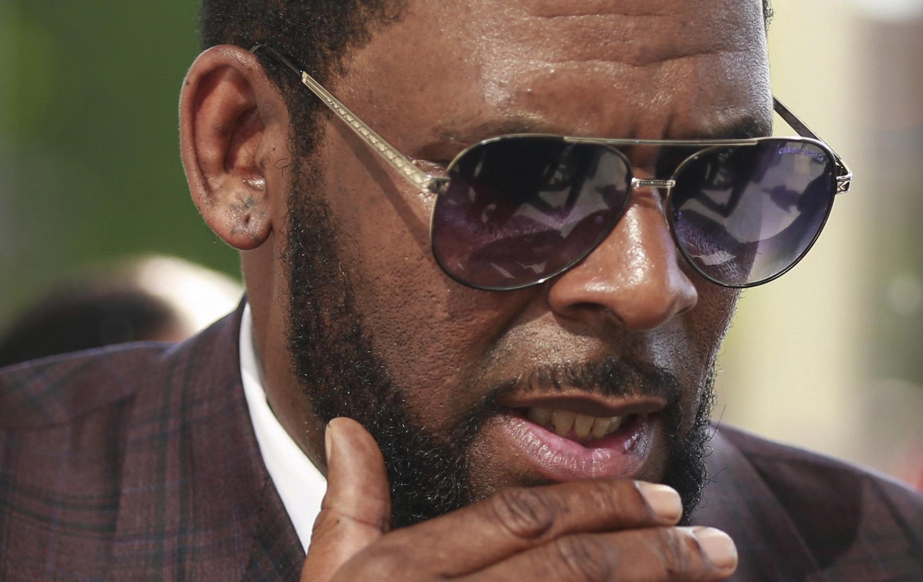 This photo from Wednesday, June 26, 2019, shows R&B singer R. Kelly arriving at the Leighton Criminal Court in Chicago for arraignment on sex-related charges. (AP Photo / Amr Alfiky, File)