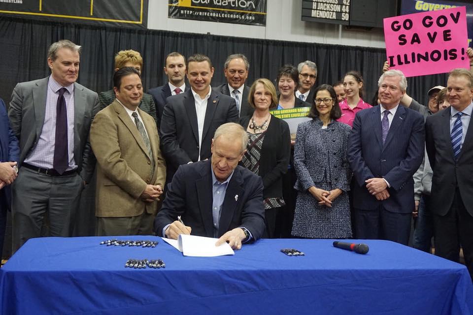 Gov. Bruce Rauner signs Illinois' Future Energy Jobs Bill on Dec. 7. (Illinois Environmental Council)