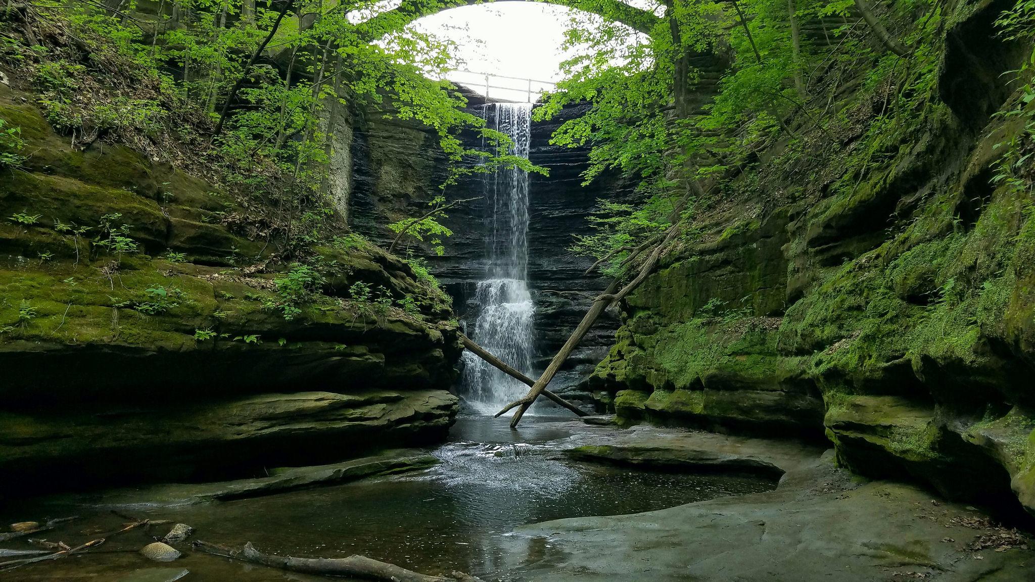 A waterfall in Starved Rock State Park. (Arturo Hurtado / Flickr)