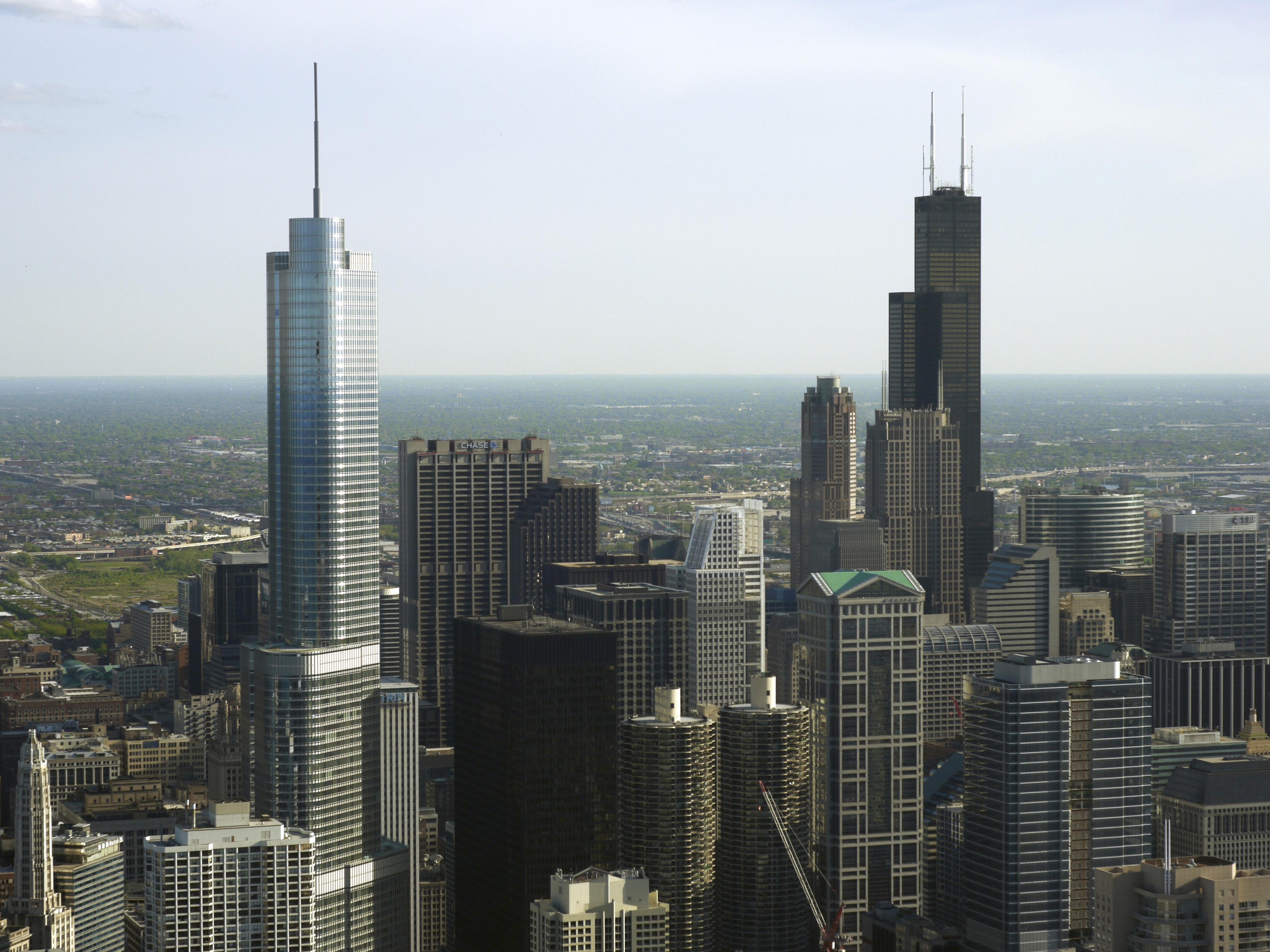 Chicago’s Willis Tower, right, scored a 55 on the Environmental Protection Agency’s Energy Star rating system. Trump Tower, left, scored a nine. (Chad Kainz / Flickr)