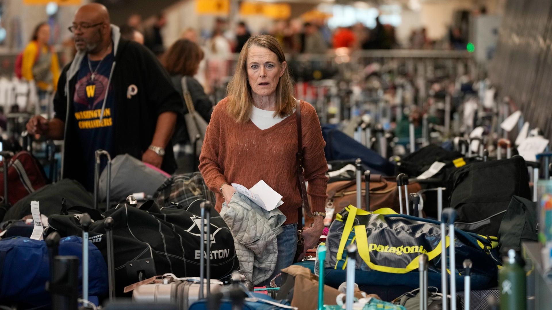 A traveler wades through the field of unclaimed bags at the Southwest Airlines luggage carousels at Denver International Airport, Tuesday, Dec. 27, 2022, in Denver. (AP Photo / David Zalubowski)