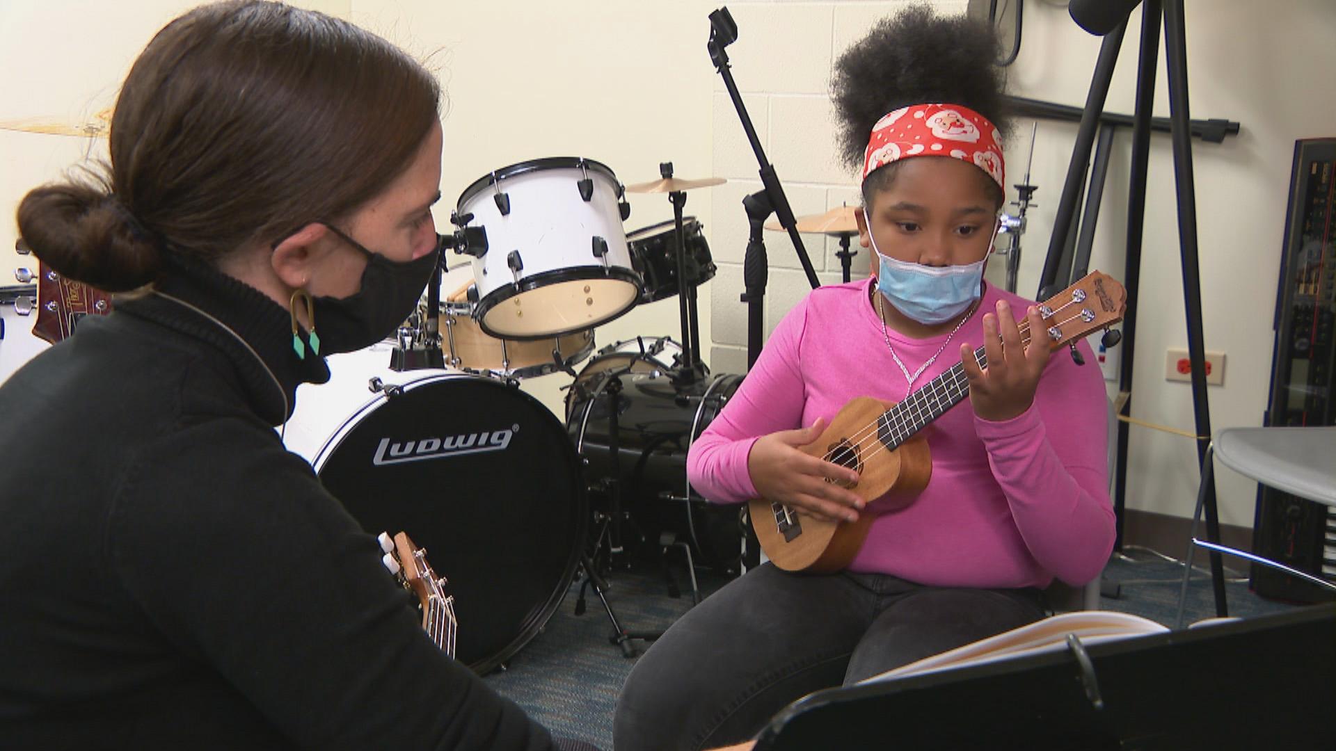 BandWith founder Anna Palomino, left, instructs 10-year-old Arviyanna Bell during a ukulele lesson at Marillac St. Vincent Family Services in East Garfield Park on Oct. 15, 2020. (WTTW News)
