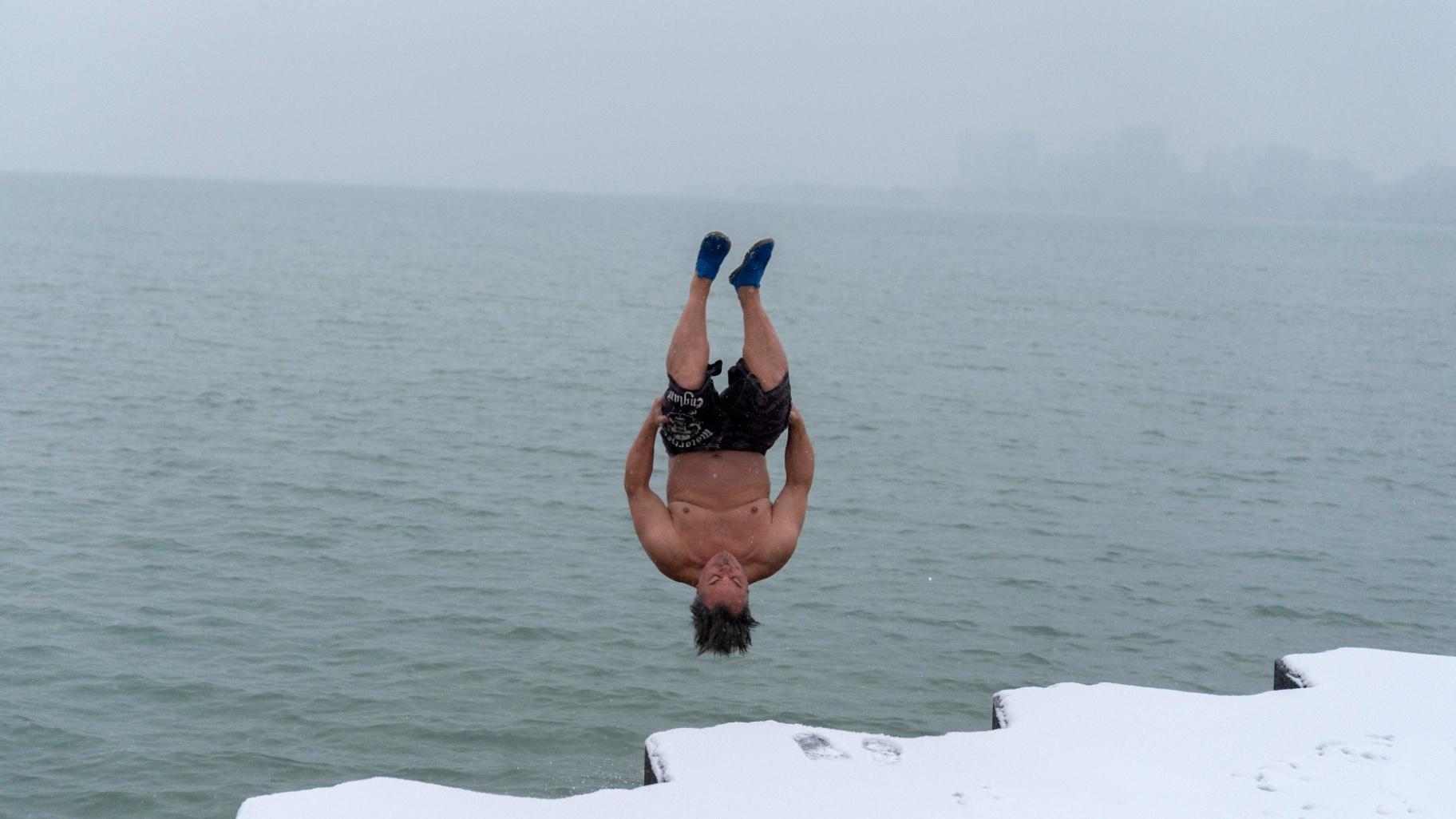 “The Great Lake Jumper” Dan O’Conor takes a plunge into the frigid waters of Lake Michigan, as he does every morning, Thursday, Jan. 26, 2023, in Chicago. O’Conor has jumped every day since June 2020. (AP Photo / Erin Hooley)