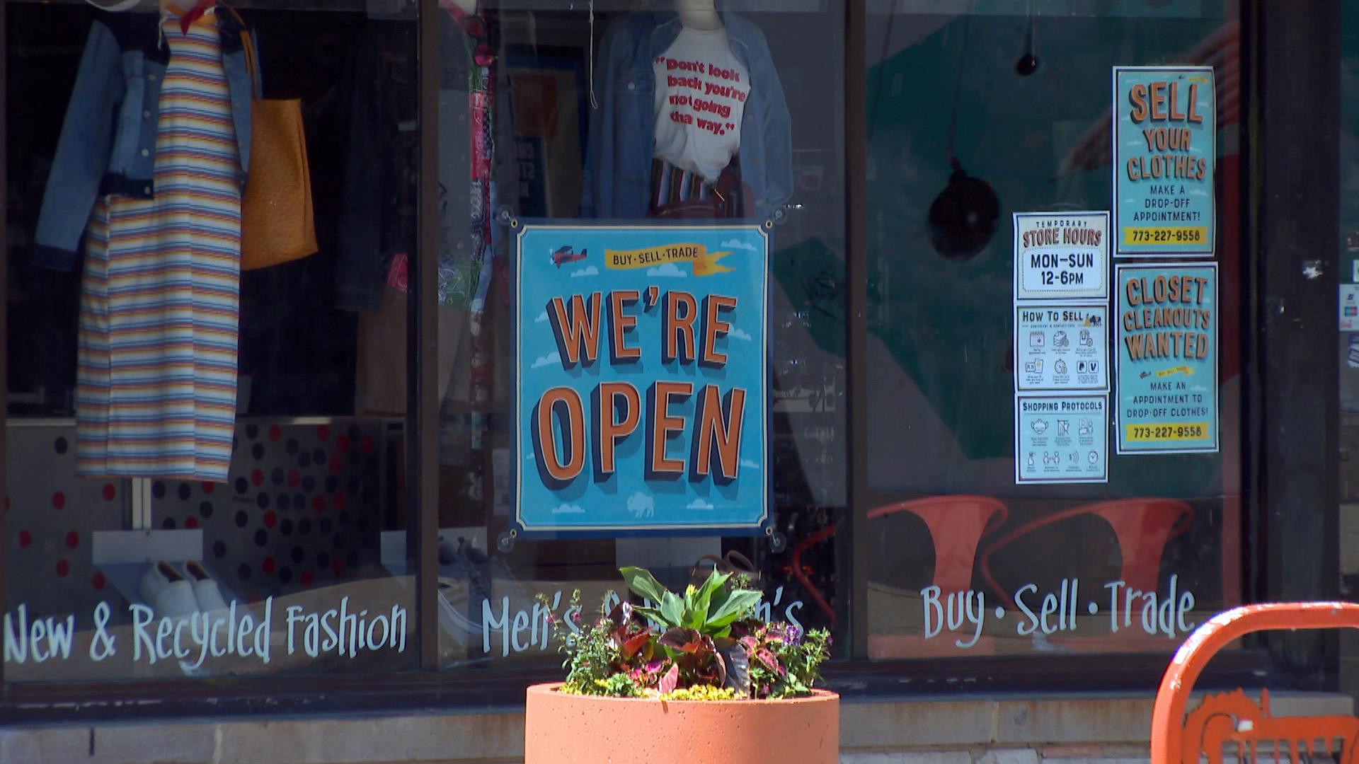 A small business in Wicker Park highlights its opening hours in 2020. (WTTW News)