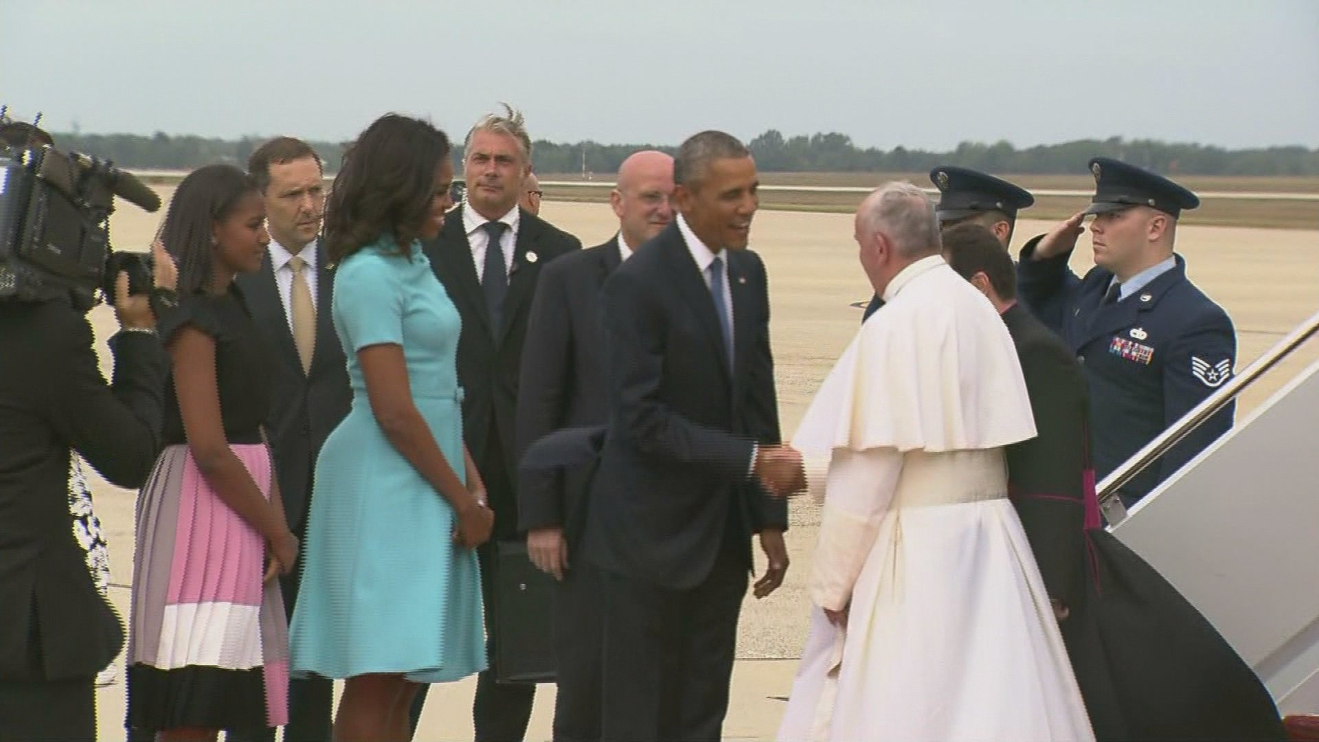 Pope Francis arrives in Washington D.C. and is greeted by President Obama.