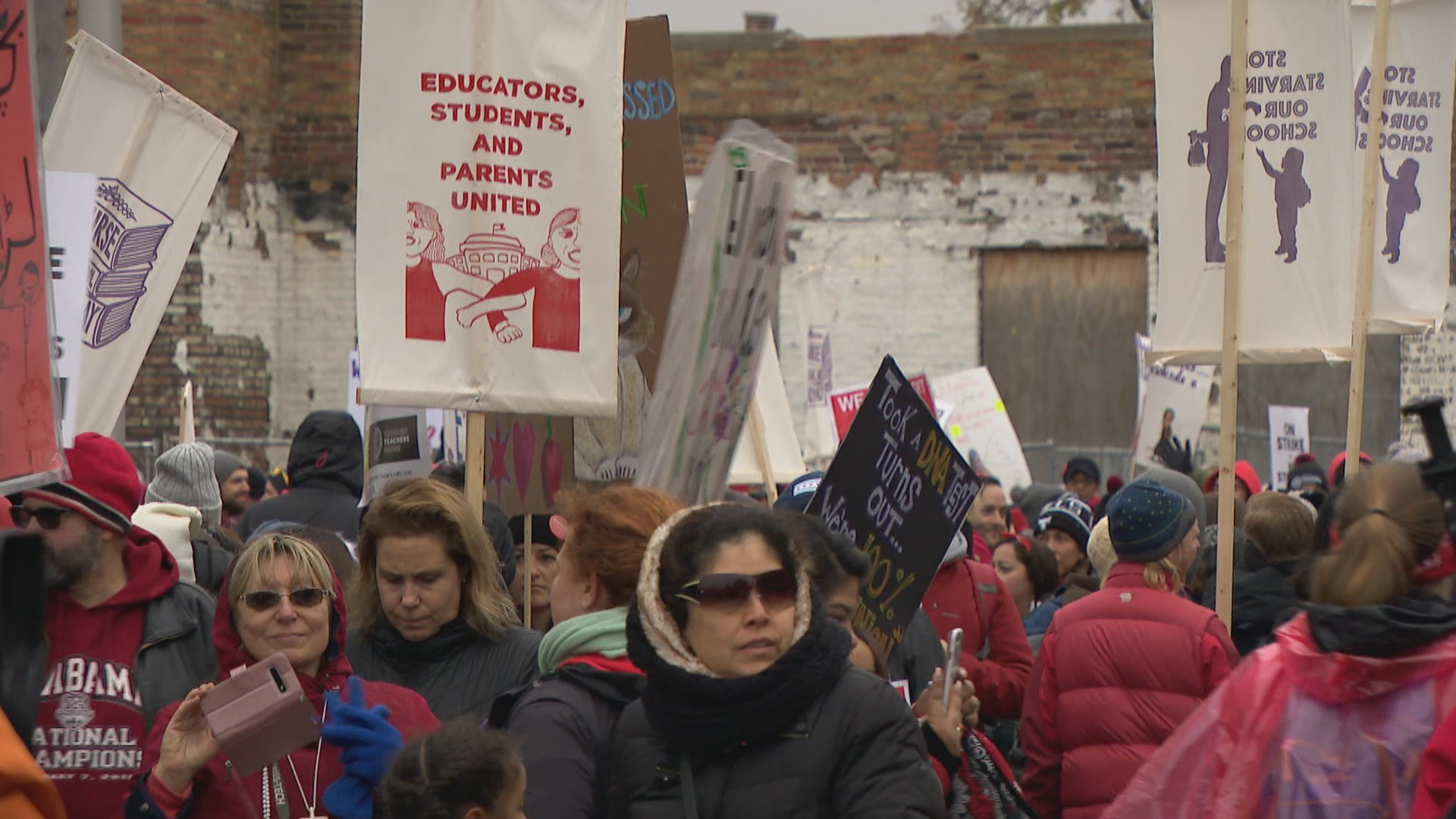 Chicago teachers and students will return to their classrooms Friday following the longest teachers strike in more than three decades. (WTTW News)