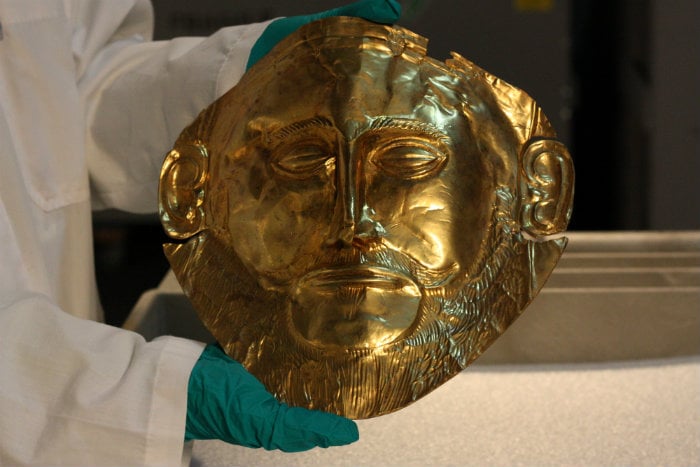 A reproduction of the Mask of Agamemnon at the Field Museum. (Chloe Riley)