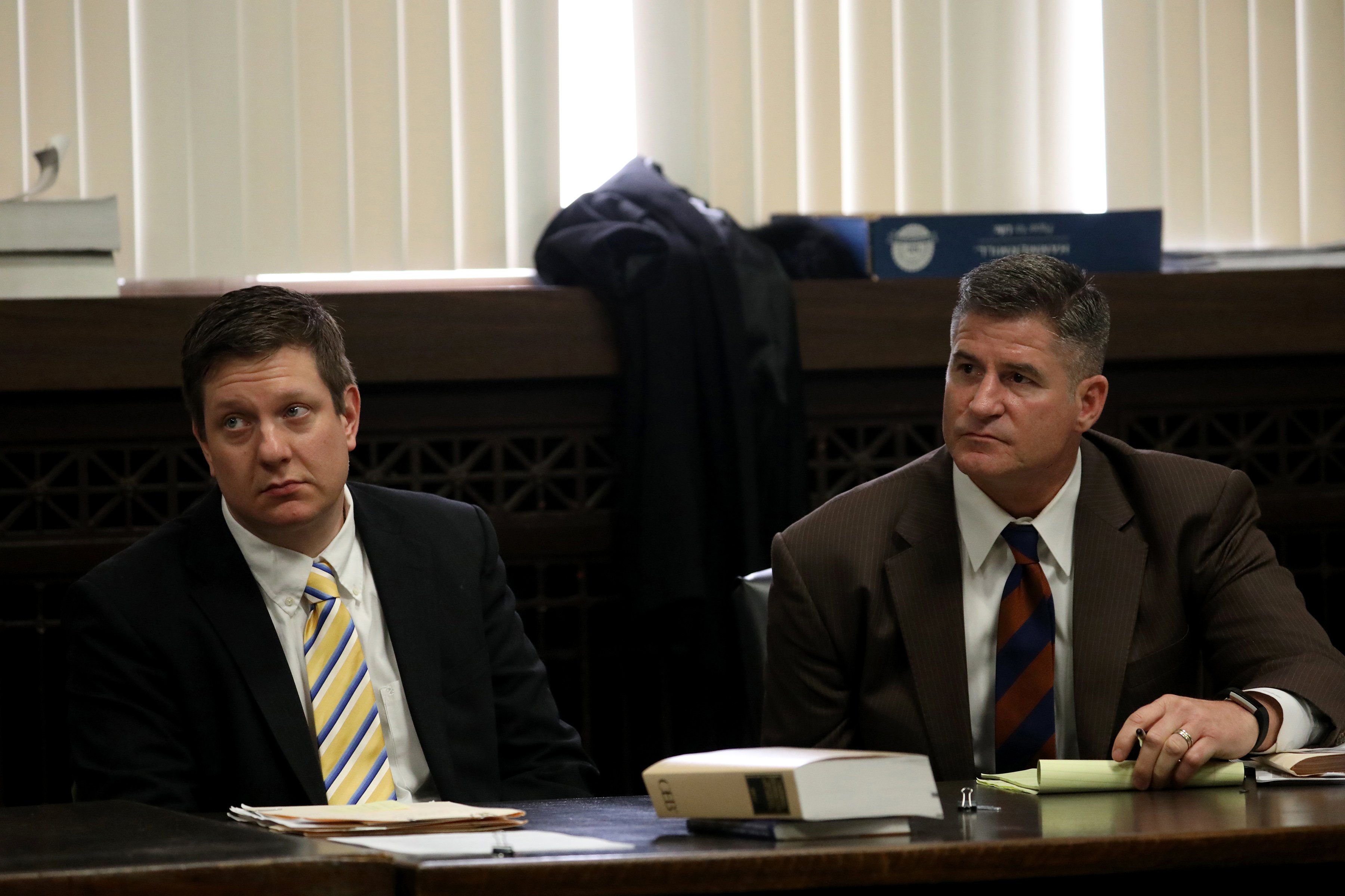 Jason Van Dyke, left, sits with his attorney Daniel Herbert at his hearing at Leighton Criminal Court in Chicago on April 18, 2018. (Nancy Stone / Chicago Tribune / Pool)