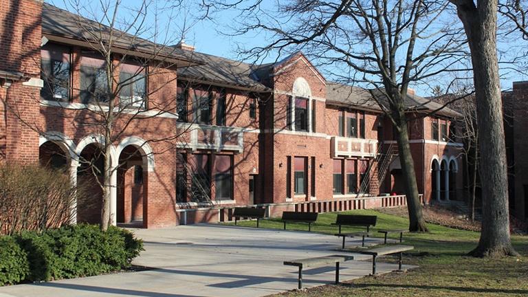 Elm Place Middle School in Highland Park. (Landmarks Illinois / Flickr)