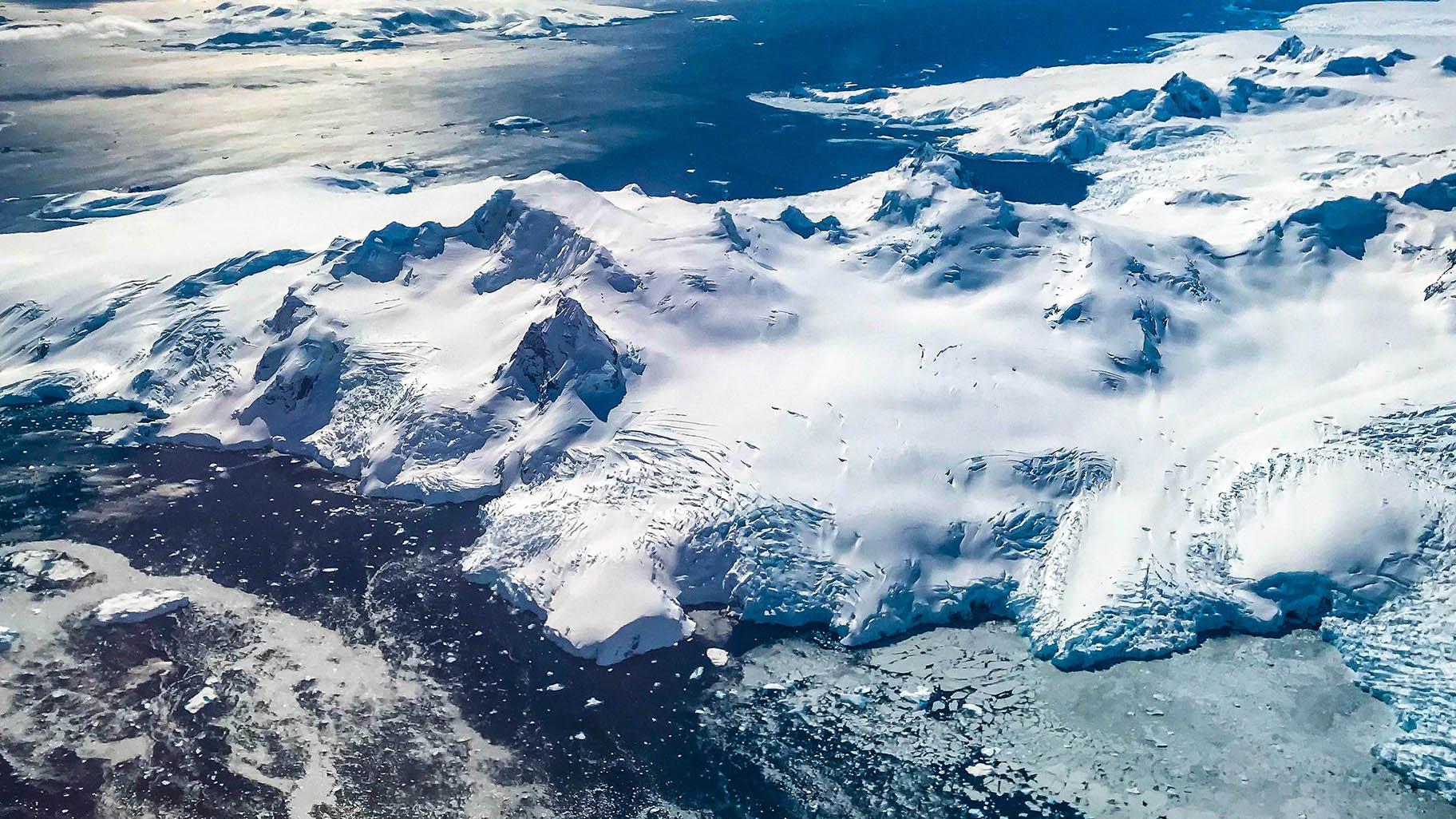 Photo from a 2017 NASA flight over Antarctica. (NASA Goddard Space Flight Center / Flickr)