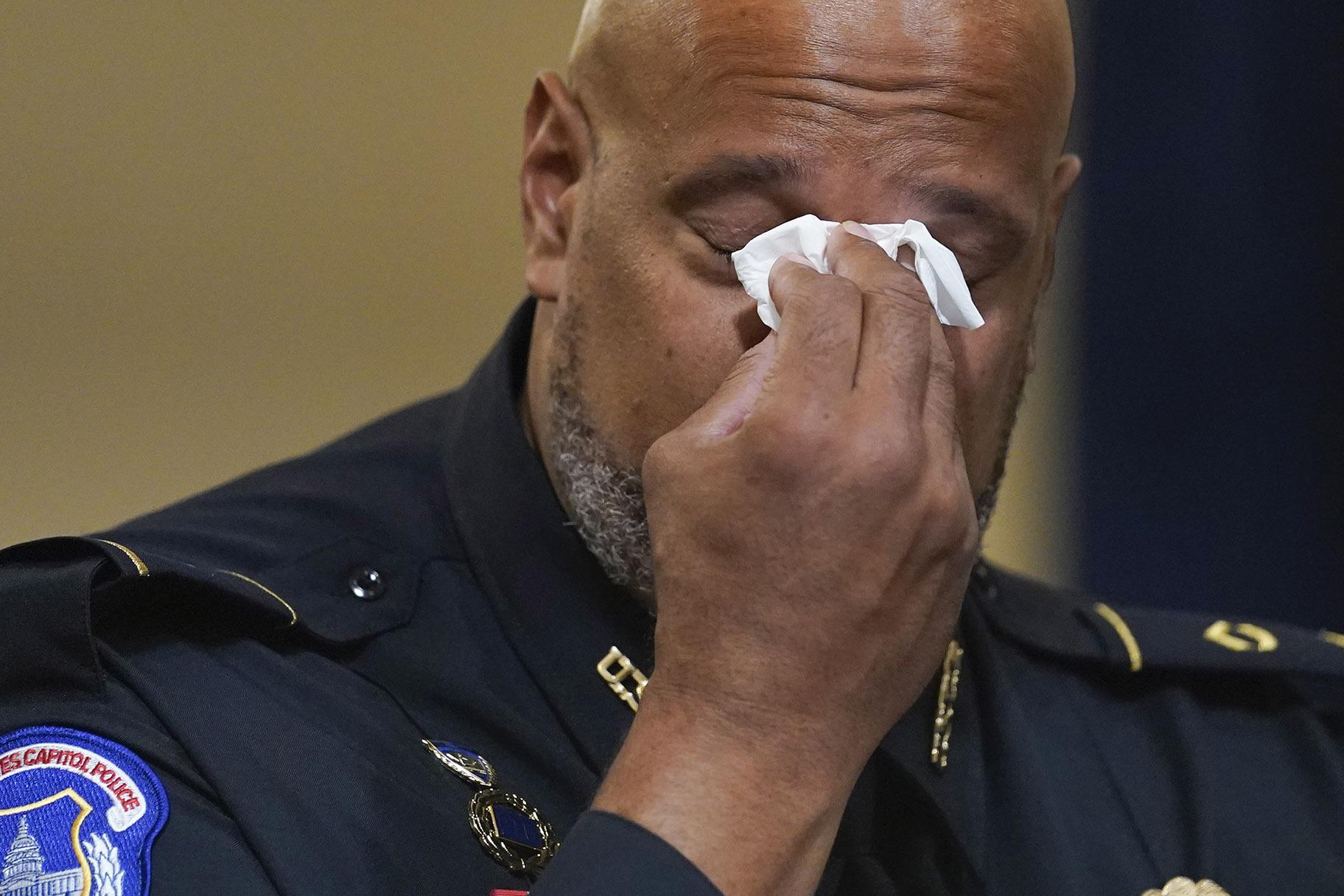 Washington Metropolitan Police Department officer Daniel Hodges wipes his eyes during the House select committee hearing on the Jan. 6 attack on Capitol Hill in Washington, Tuesday, July 27, 2021. (AP Photo / Andrew Harnik, Pool)