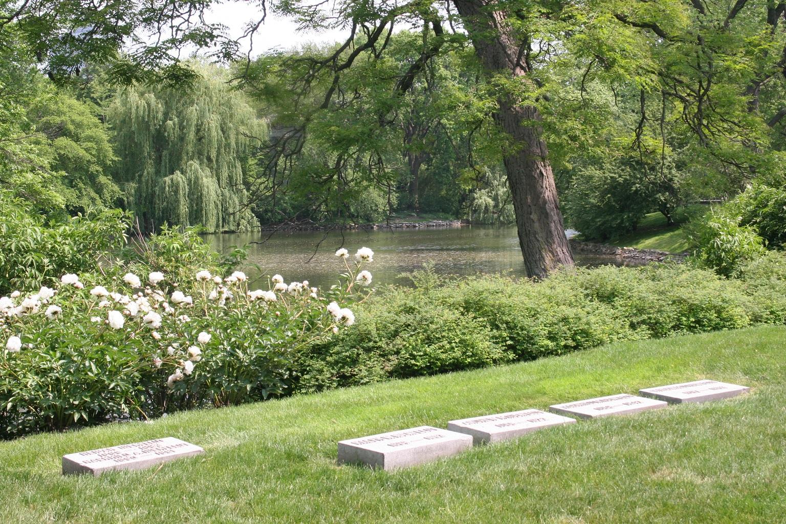 Graceland Cemetery (Thshriver / Wikimedia Commons)