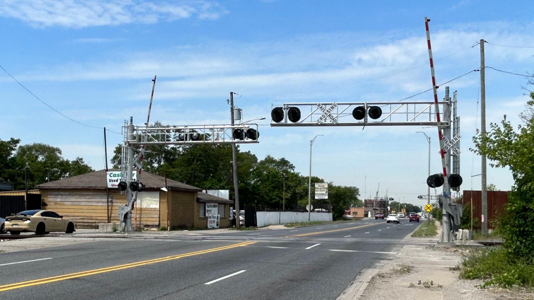 This Harvey railroad crossing, located on Sibley Boulevard west of Ashland Avenue, has the fourth most complaints of any crossing in the state. (Jared Rutecki / WTTW News)