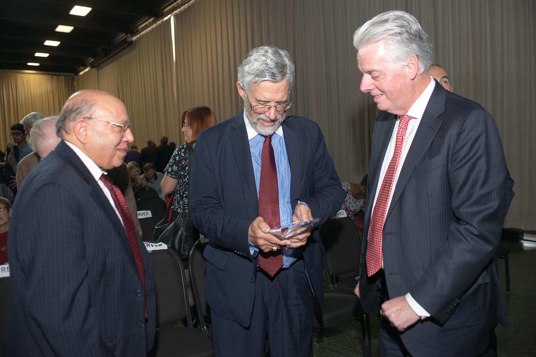 John P. Holdren, center, receives an award Oct. 19 from Illinois Institute of Technology Vice President for International Affairs Darsh Wasan, left, and IIT President Alan Cramb, right. (Bonnie Robinson / Illinois Institute of Technology)