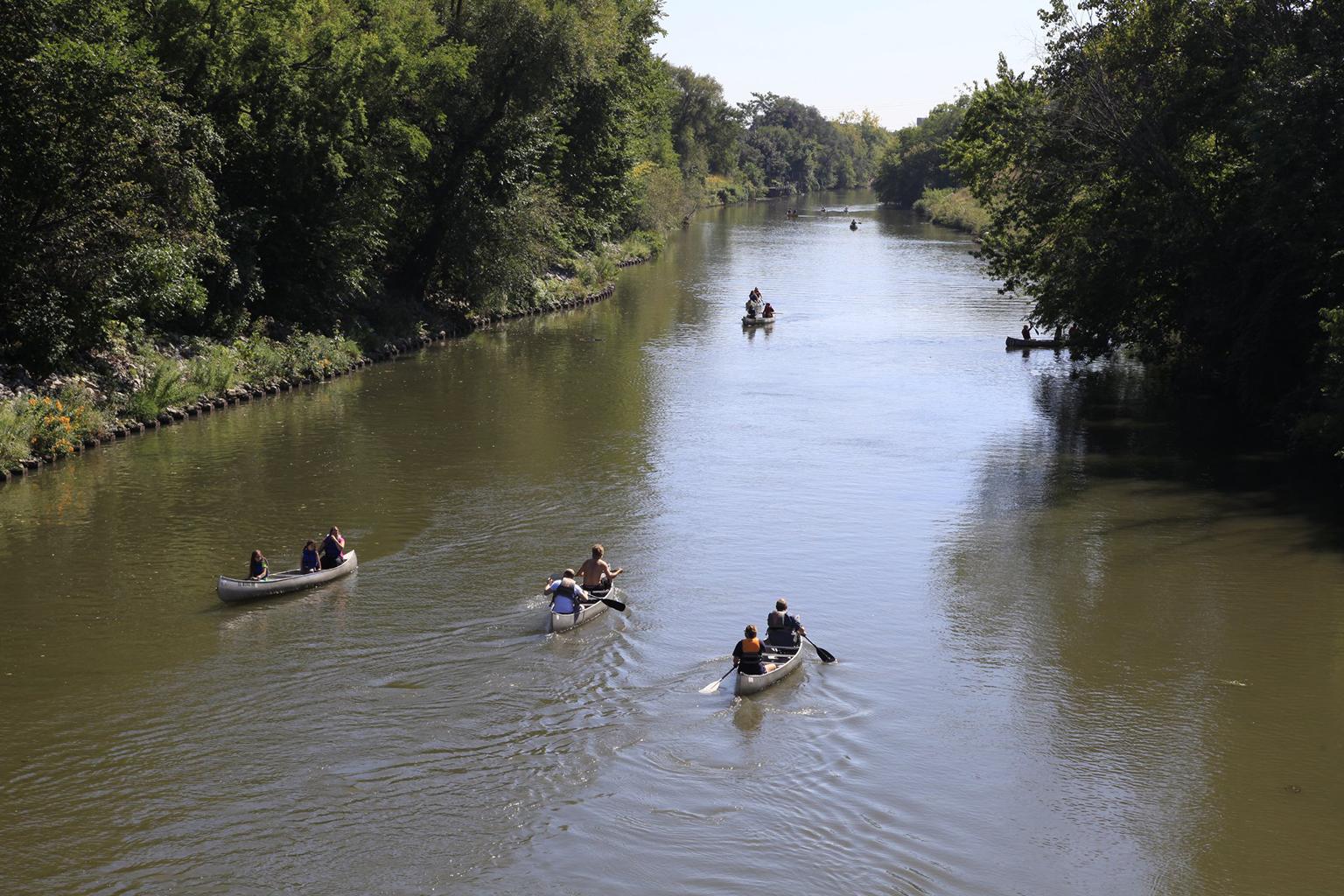 Kayakers on the North Branch of the Chicago River in Horner Park. (Courtesy U.S. Army Corps of Engineers)