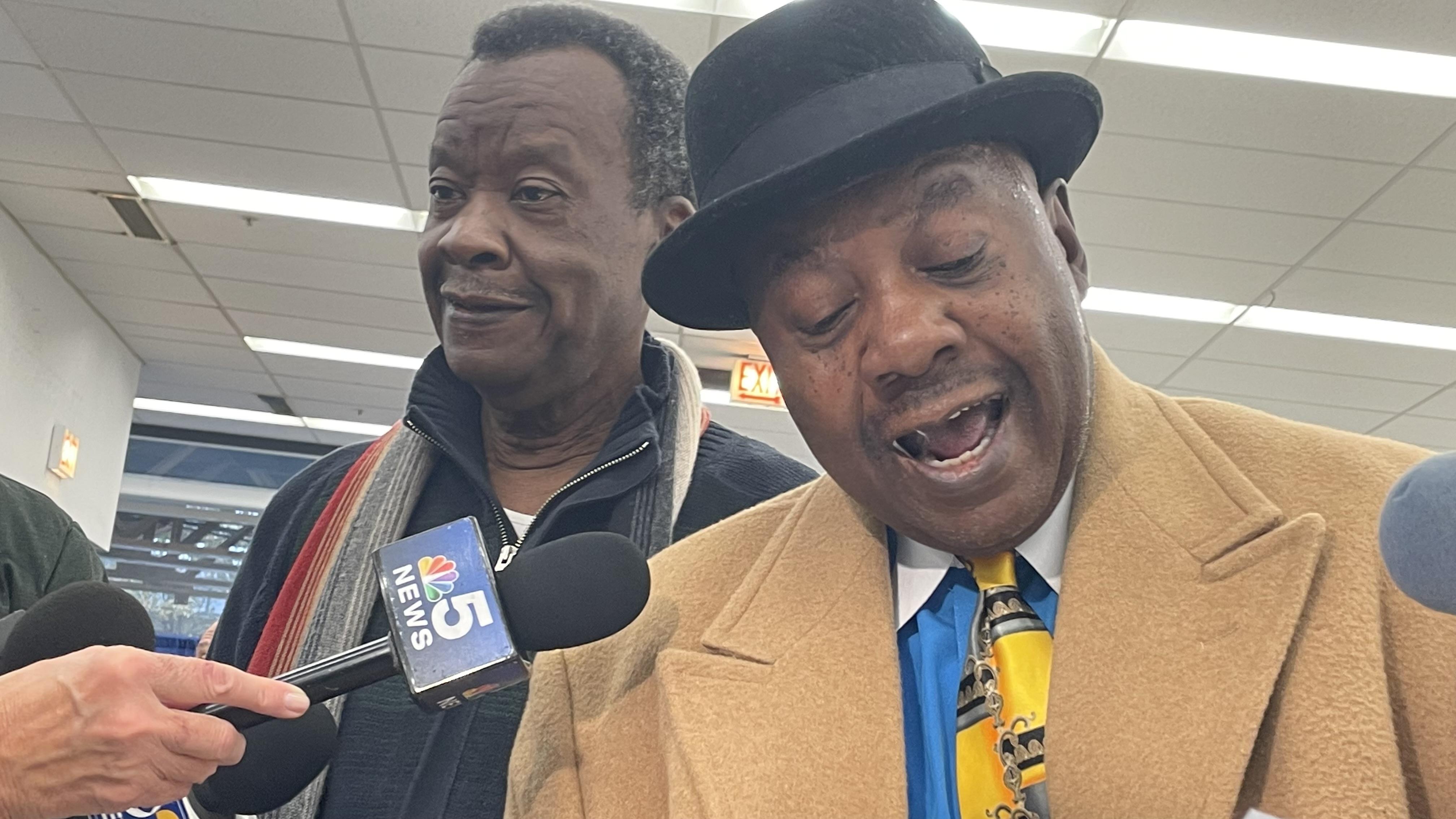 As mayoral candidate Willie Wilson looks on, former state Sen. Rickey Hendon tells reporters why he challenged Ja'Mal Green's nominating petitions. (Heather Cherone/WTTW News)