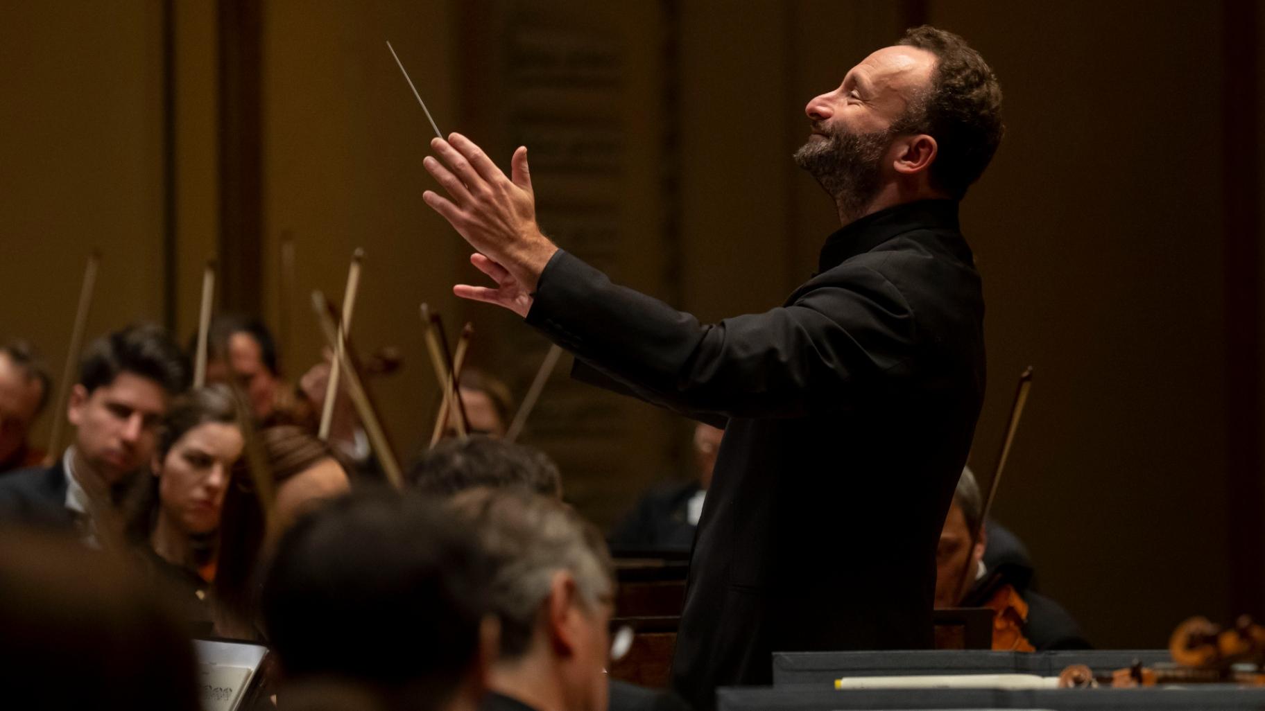 Chief Conductor Kirill Petrenko conducts the Berlin Philharmoniker at Chicago’s Orchestra Hall on Nov. 16, 2022. (Credit: Todd Rosenberg Photography)