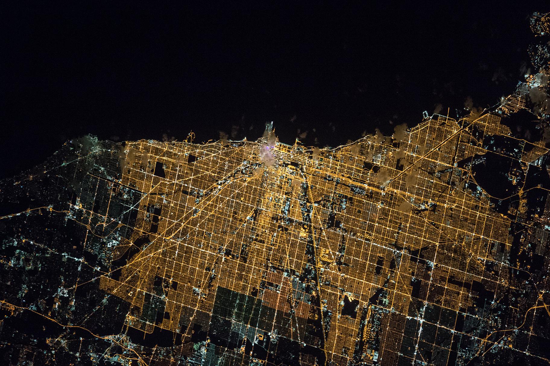 A night image of Chicago taken on April 5, 2016 from the International Space Station (NASA) 