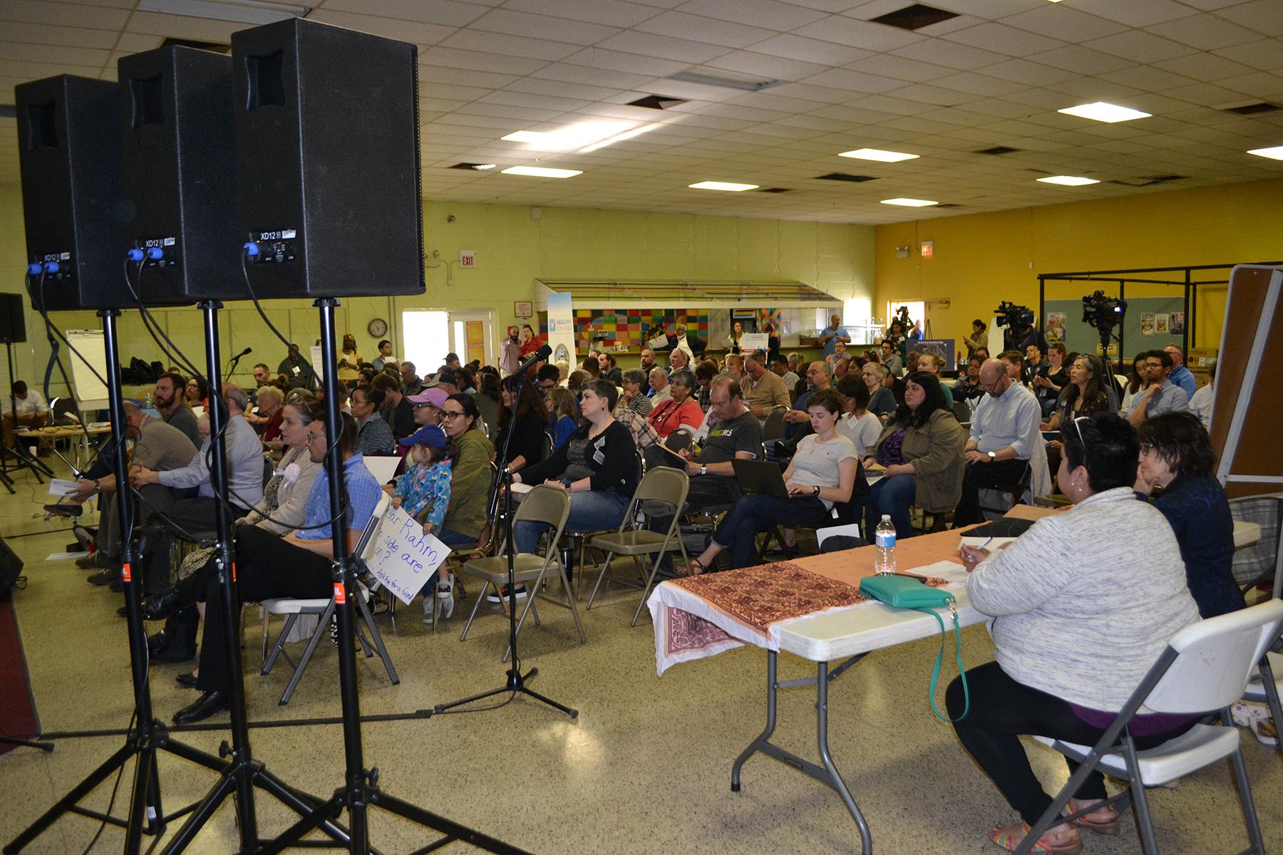  About 100 residents attended a public meeting Thursday to address manganese pollution on the Southeast Side. (Alex Ruppenthal / Chicago Tonight) 