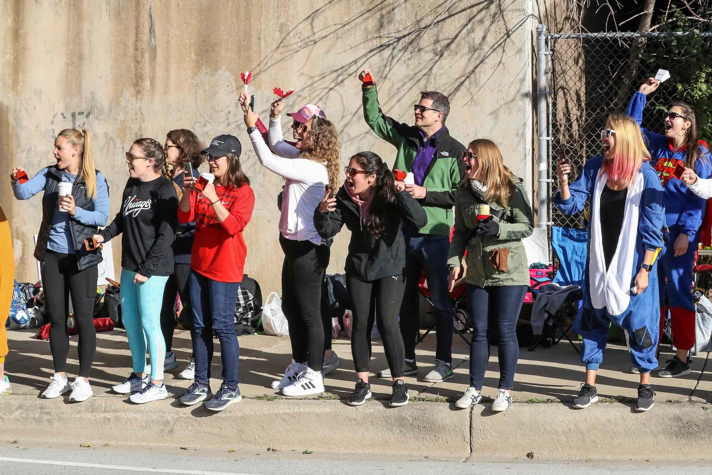 Spectators cheering on runners in 2022. (Kevin Morris / 2022 Bank of America Chicago Marathon)