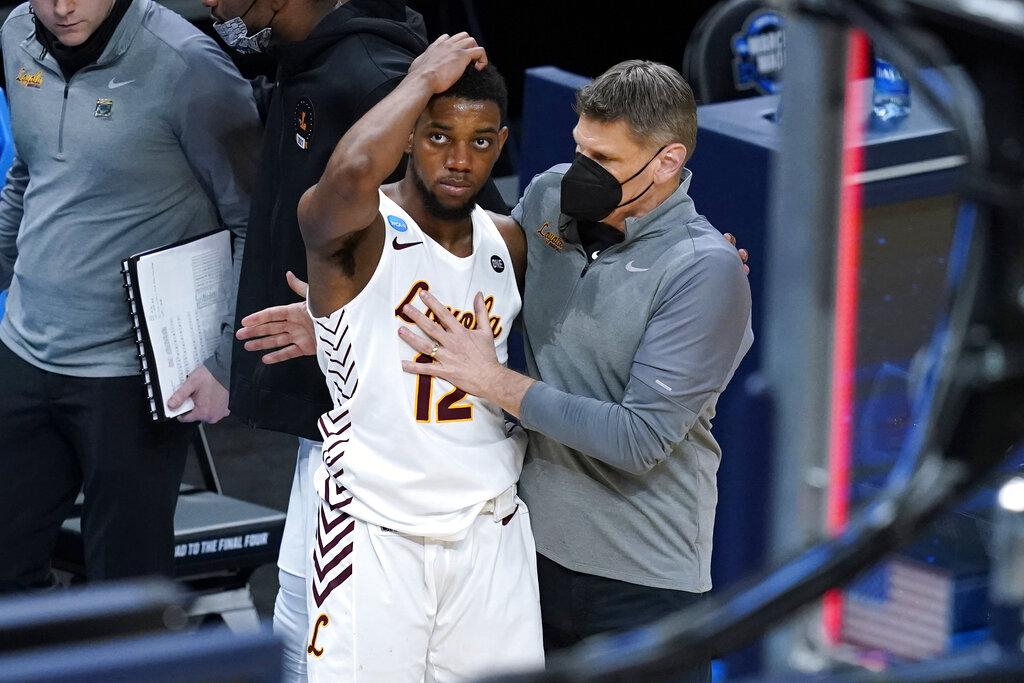 Loyola Chicago head coach Porter Moser, right, consoles guard Marquise Kennedy after a Sweet 16 game against Oregon State in the NCAA men’s college basketball tournament at Bankers Life Fieldhouse, Saturday, March 27, 2021, in Indianapolis. Oregon State won 65-58. (AP Photo / Darron Cummings)