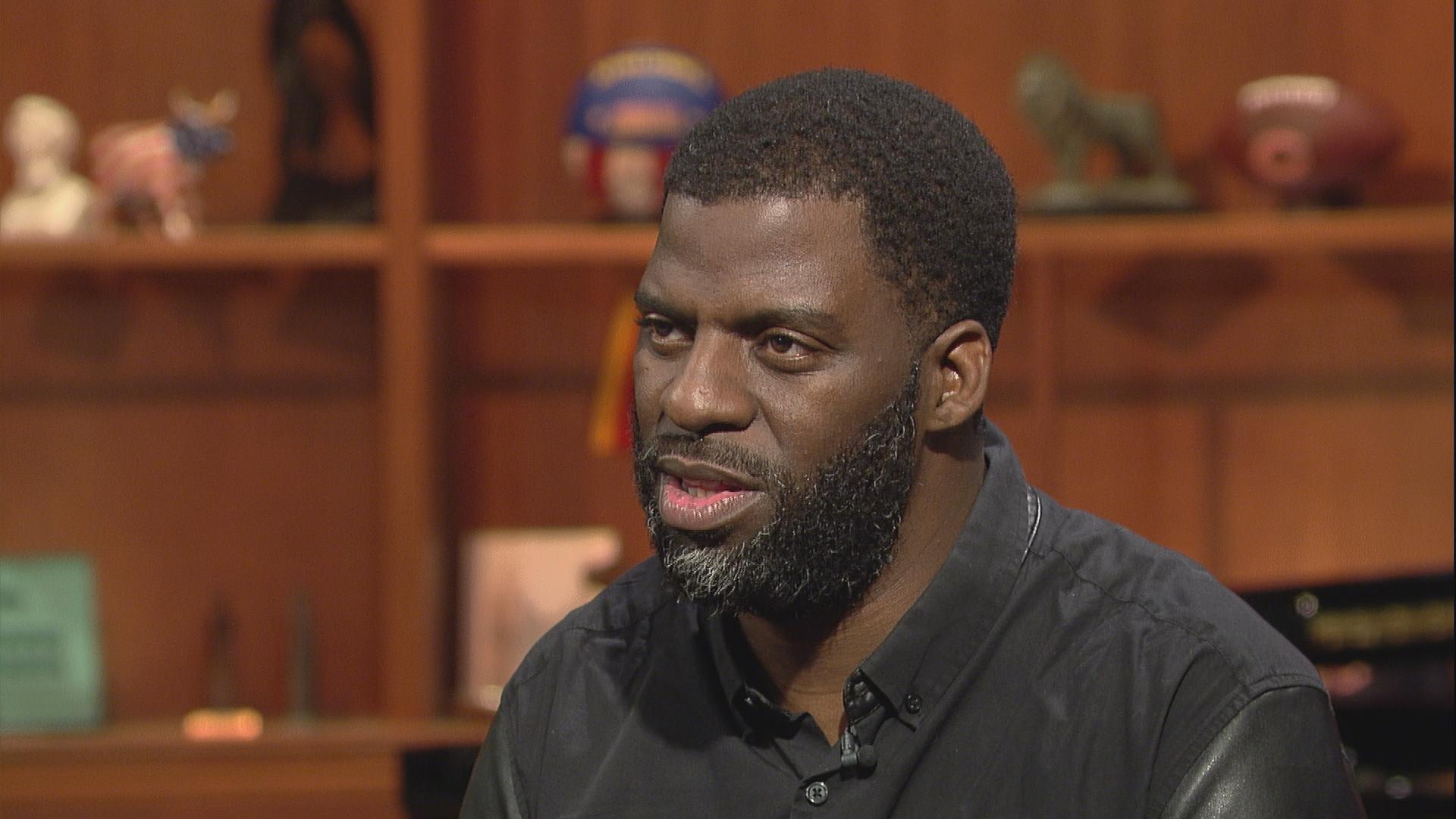Che “Rhymefest” Smith appears on Chicago Tonight in August 2016. 