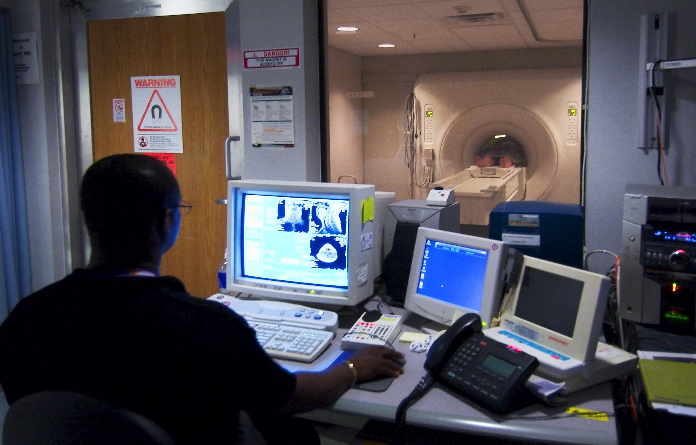 Researchers used resting-state functional magnetic resonance imaging (fMRI) to measure brain activity. (U.S. Navy / Wikimedia Commons)