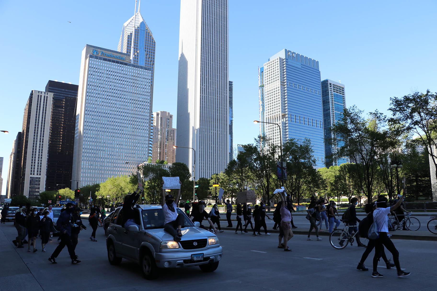 Protesters on foot and in vehicles move southward on Michigan Avenue during protests Saturday in response to the death of George Floyd. (Evan Garcia / WTTW News)