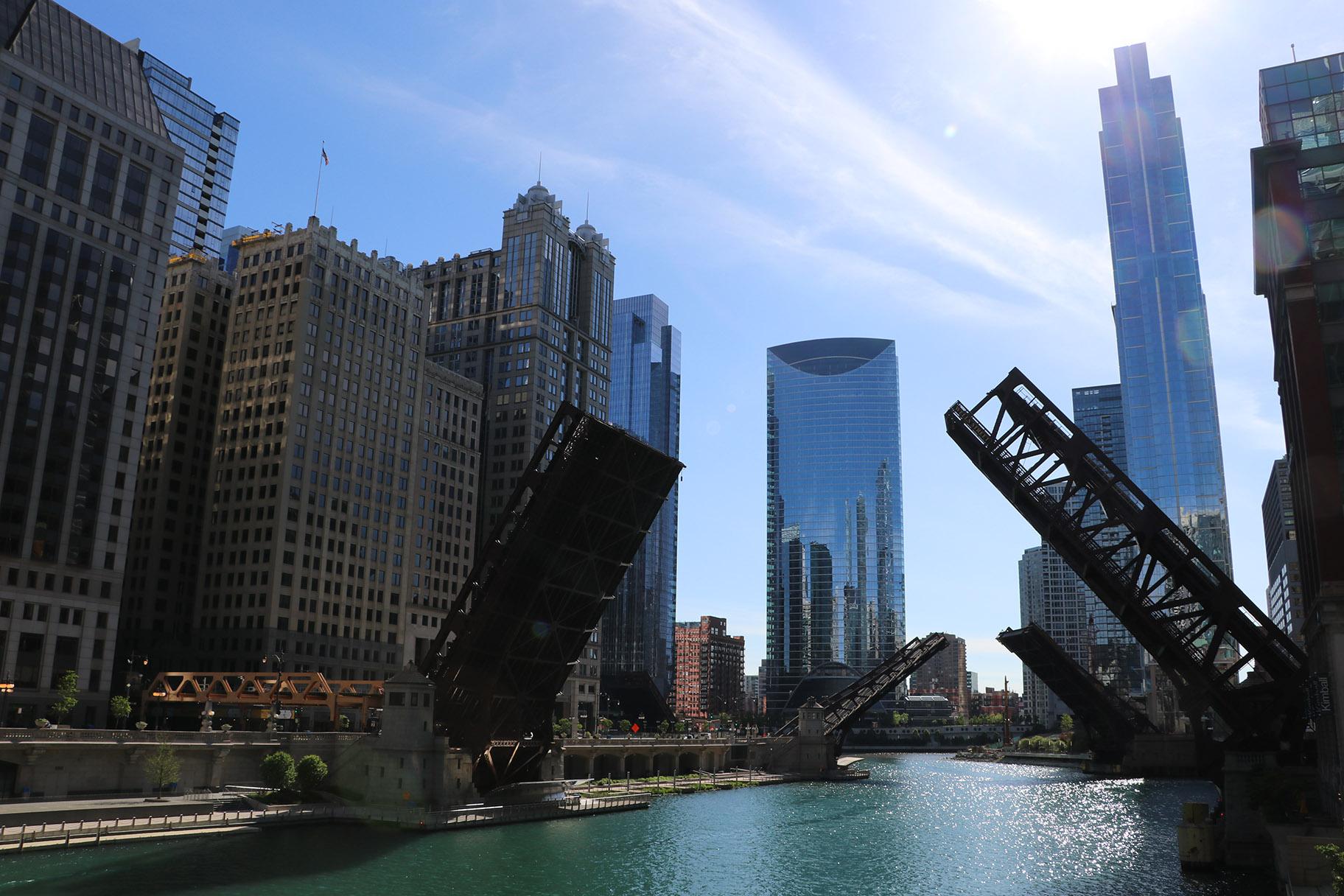 Most of the drawbridges spanning the Chicago River were lifted, presumably to control crowds, during protests Sunday. (Evan Garcia / WTTW News)
