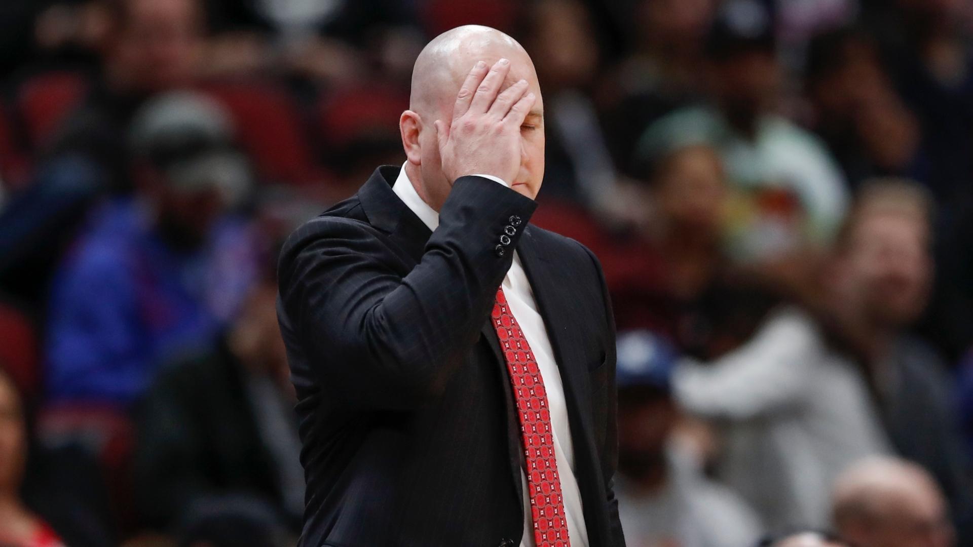 In this Tuesday, April 9, 2019, file photo, Chicago Bulls head coach Jim Boylen reacts during the second half of an NBA basketball game against the New York Knicks, in Chicago. (AP Photo / Kamil Krzaczynski, File)