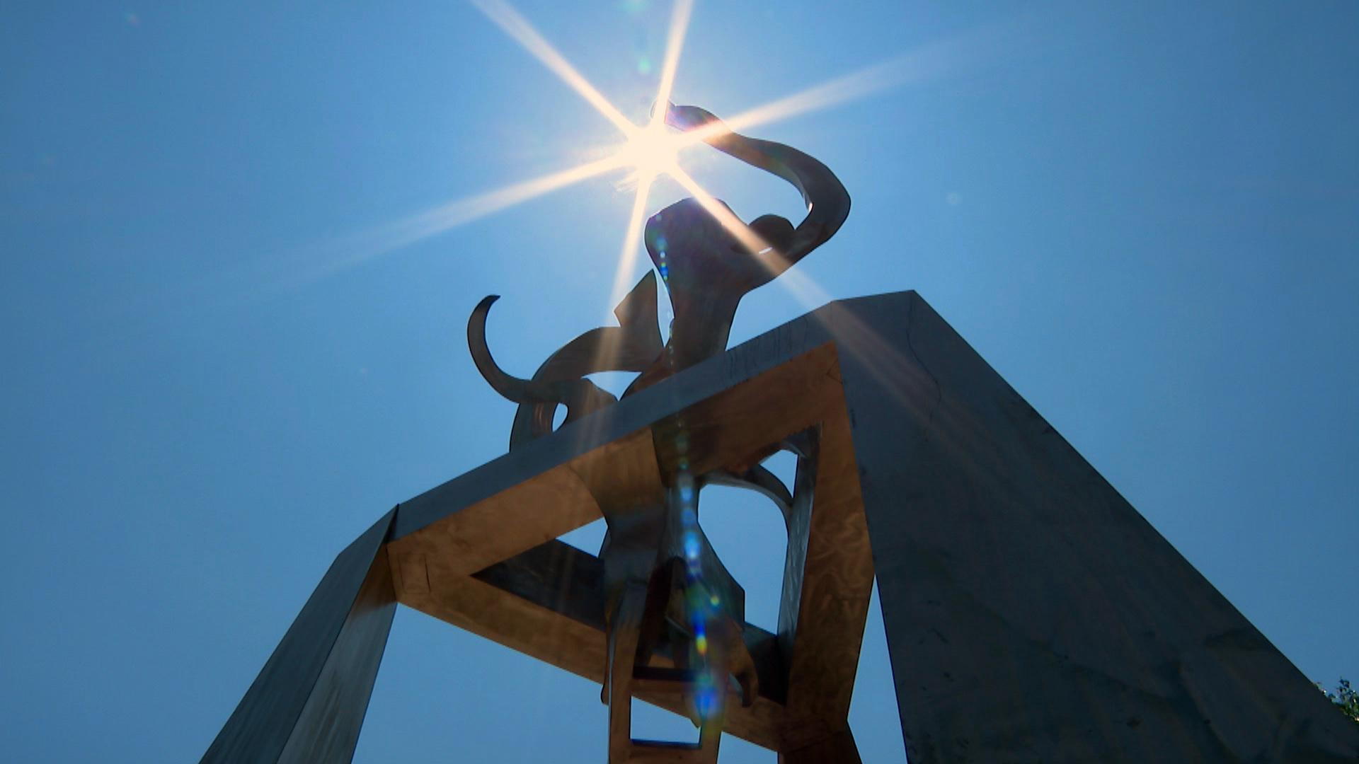 Richard Hunt’s sculpture “Light of Truth.” (WTTW News)
