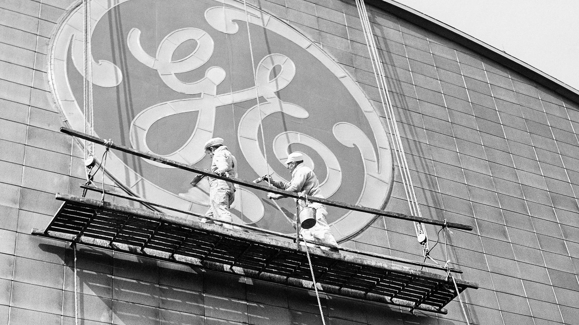 The General Electrics logo, unchanged to this day, is drawn on a building at the New York World's Fair, circa 1935-45. (Courtesy of Taschen)